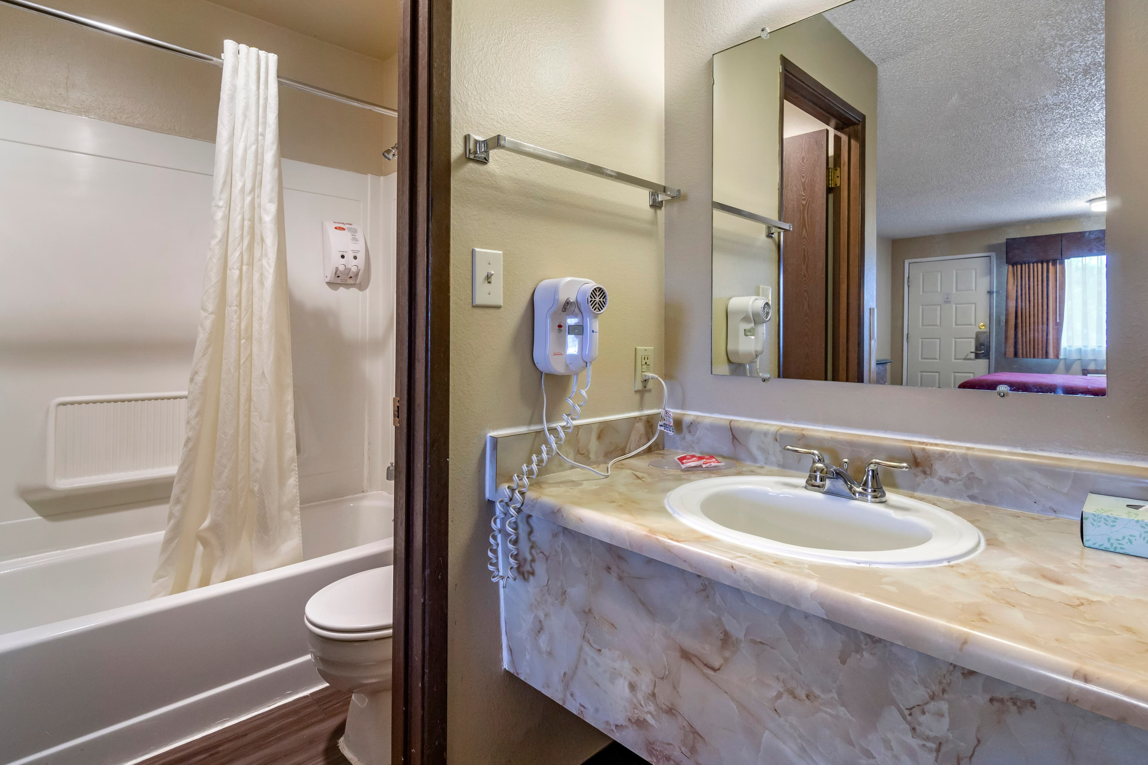 Econo Lodge Ellensburg Near University — 9