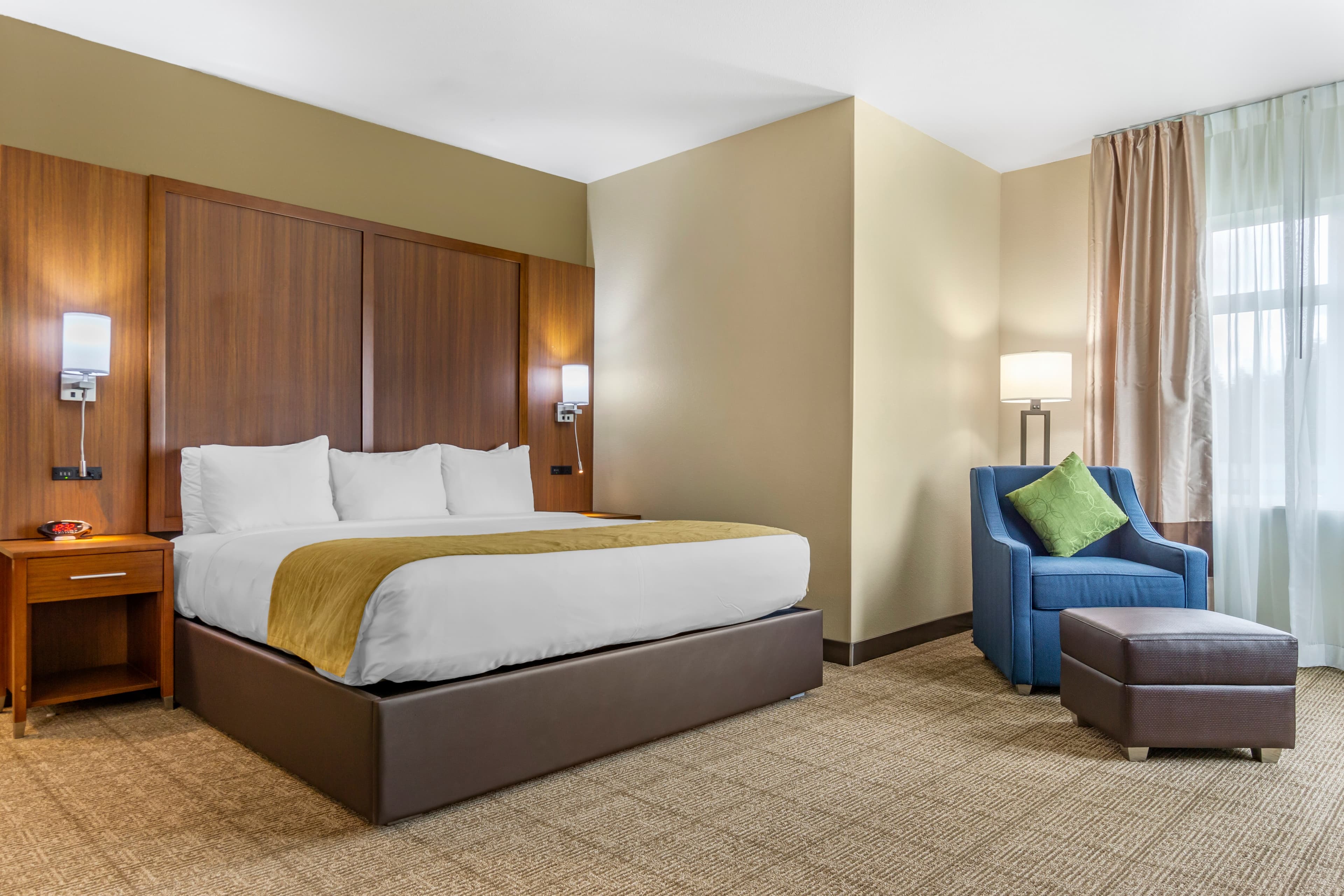 Comfort Inn & Suites Lakewood by JBLM - Image 2