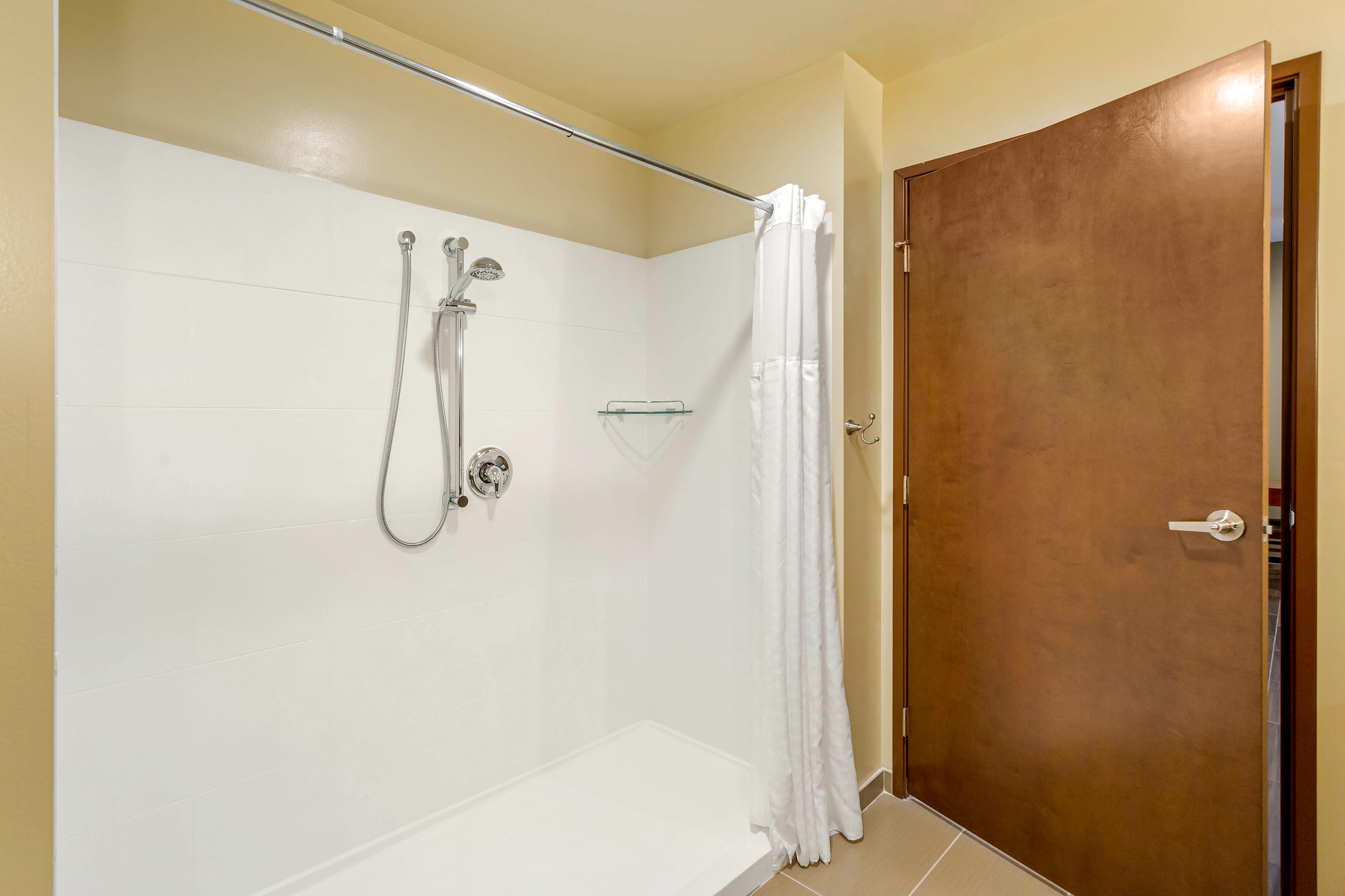 Comfort Suites Burlington near I-5 — 7