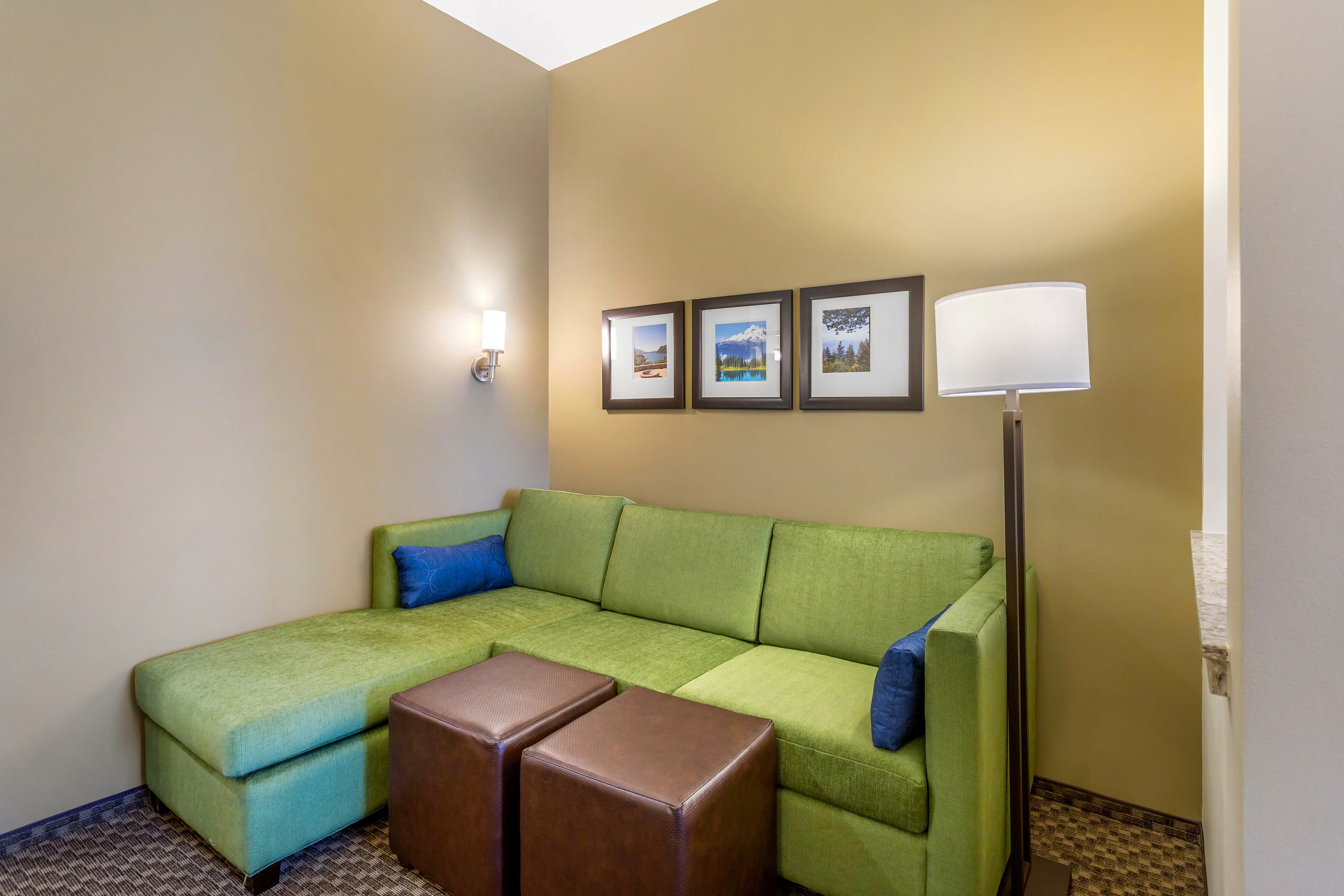 Comfort Suites Burlington near I-5 — 11