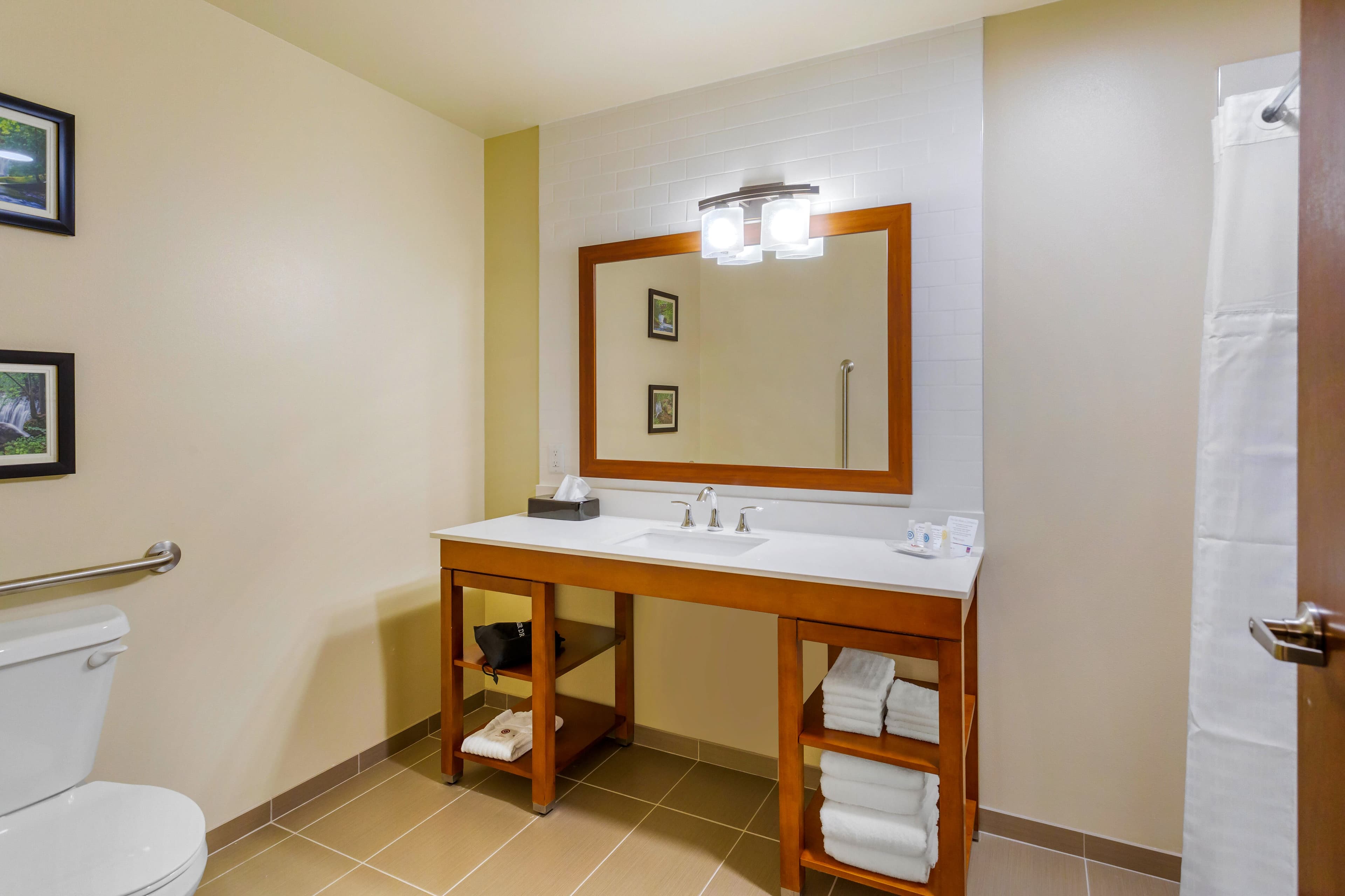 Comfort Suites Burlington near I-5 — 13