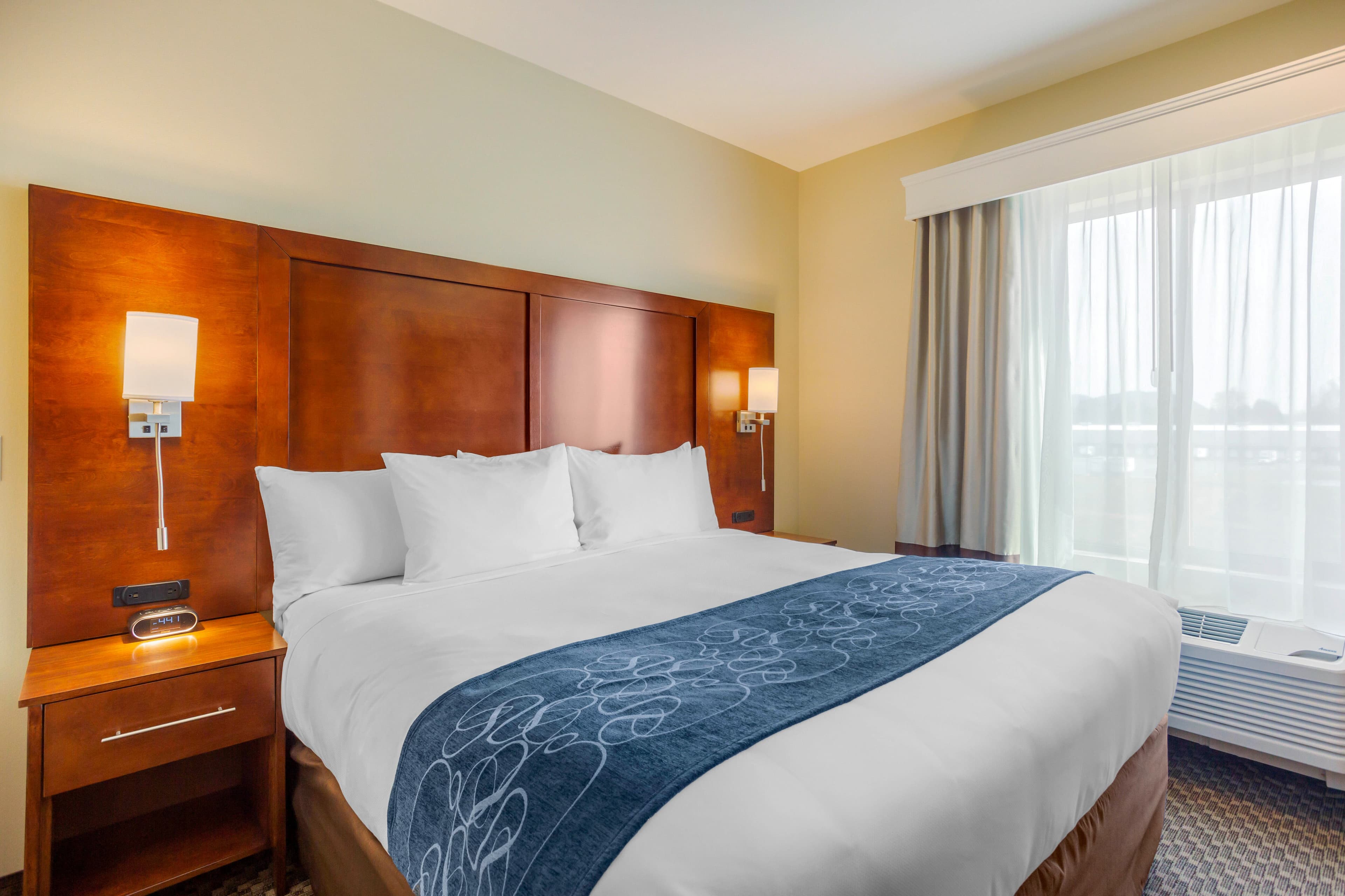 Comfort Suites Burlington near I-5 — 18