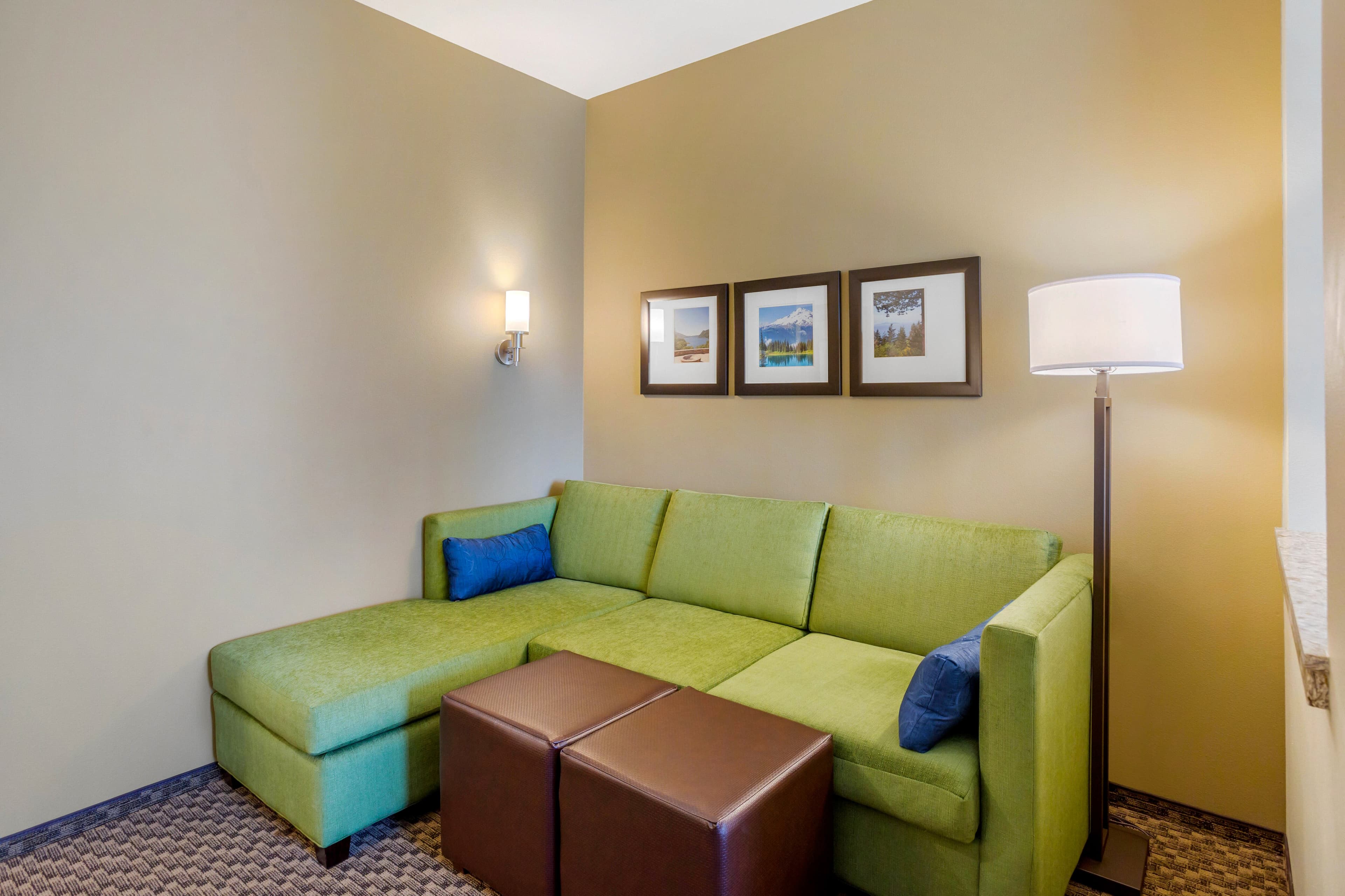 Comfort Suites Burlington near I-5 — 20