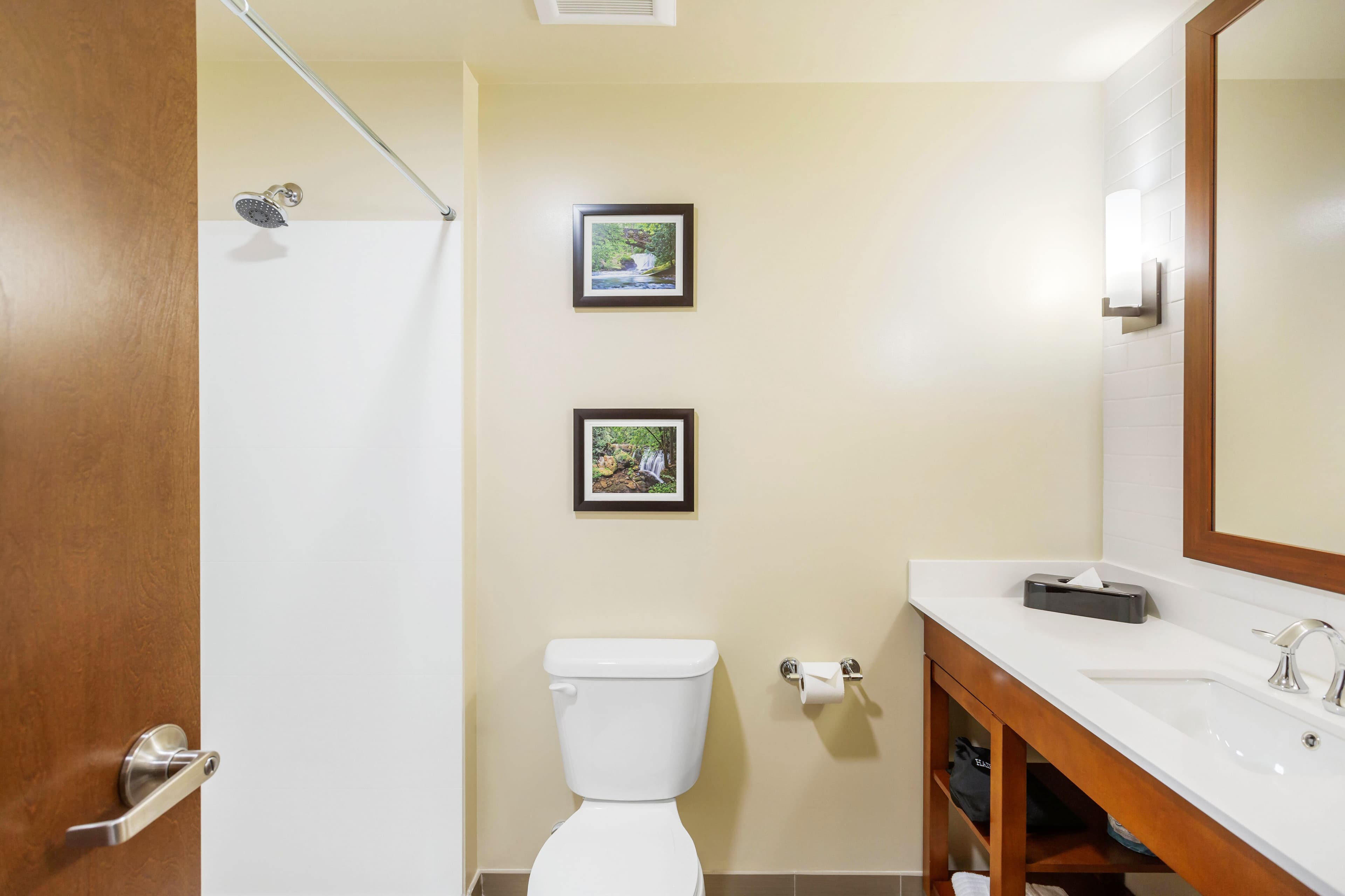 Comfort Suites Burlington near I-5 — 21
