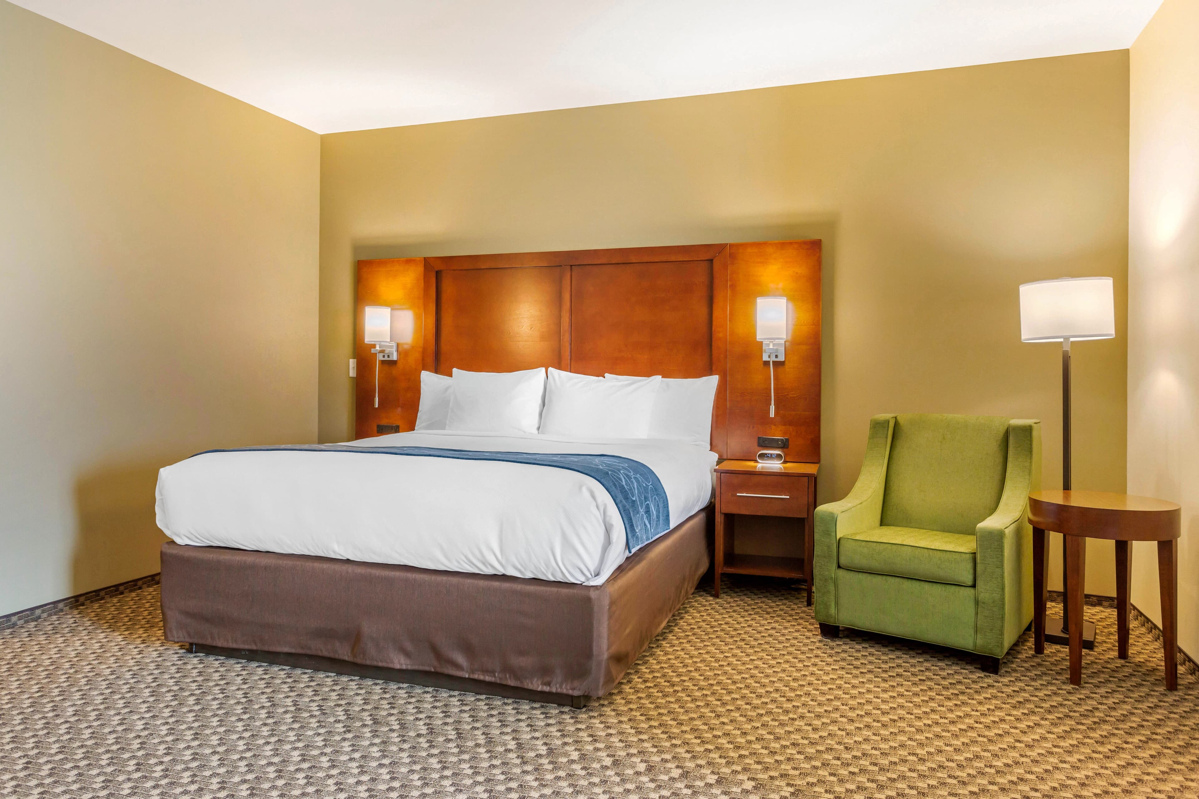 Comfort Suites Burlington near I-5 — 23