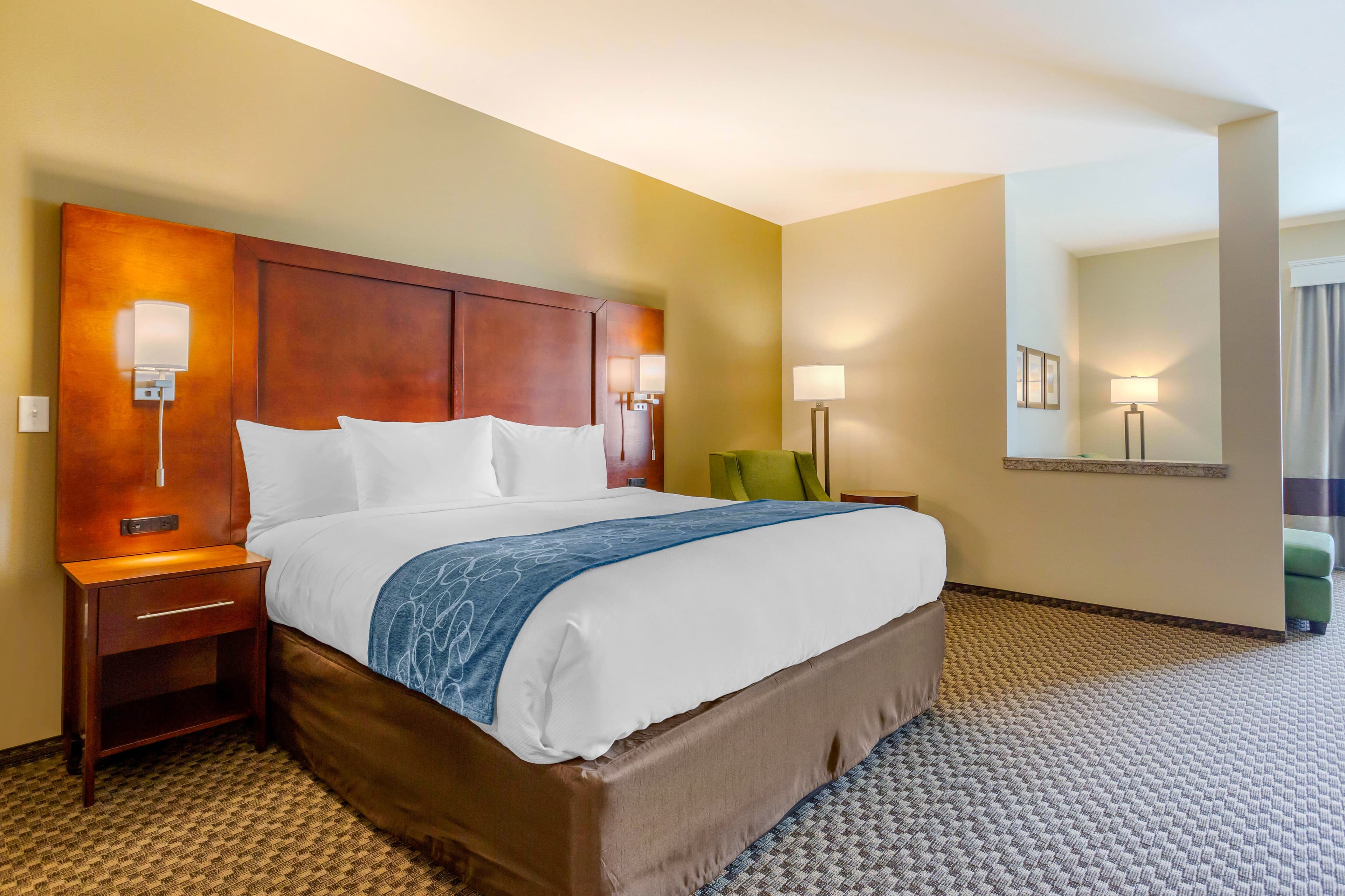 Comfort Suites Burlington near I-5 — 24