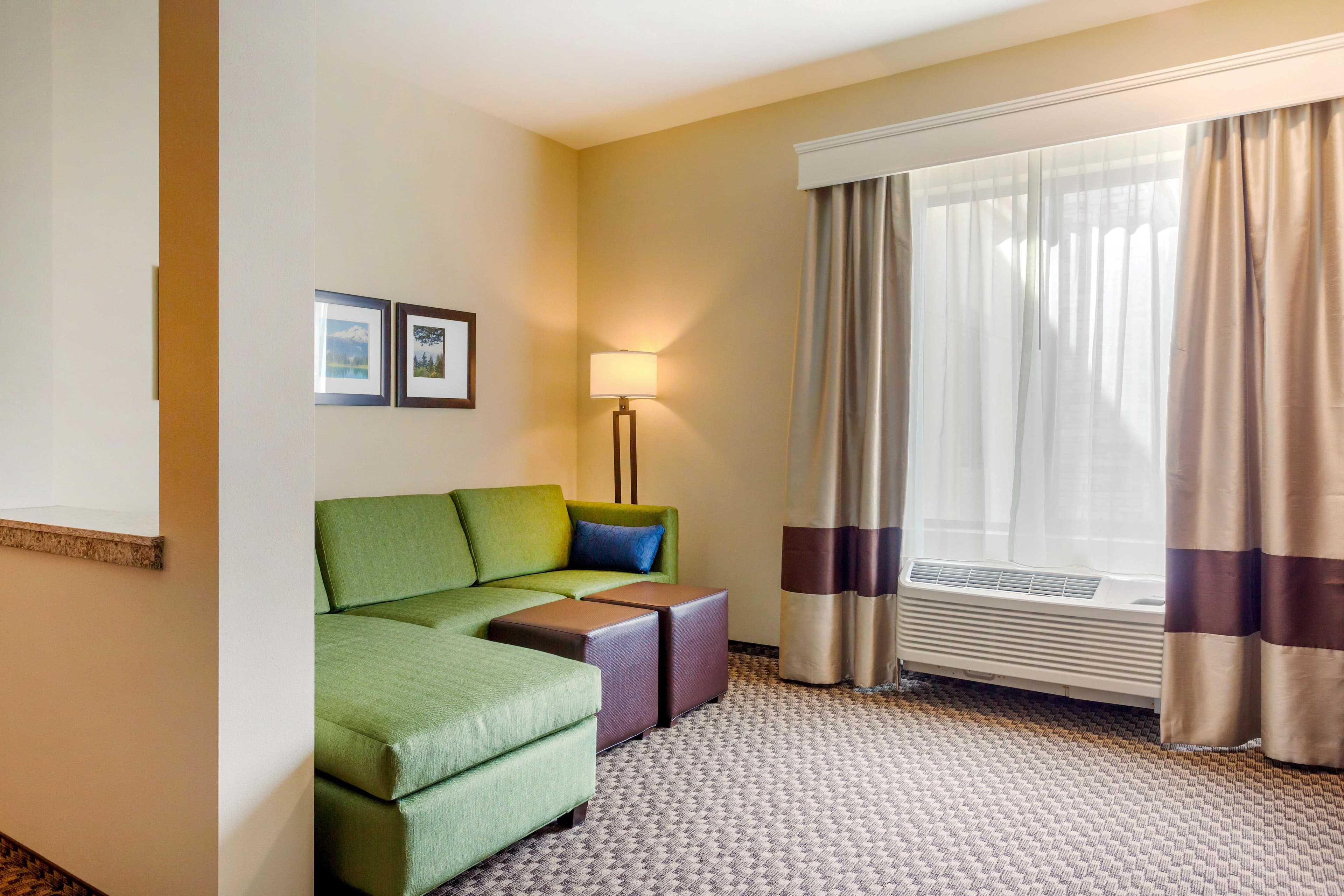 Comfort Suites Burlington near I-5 — 25