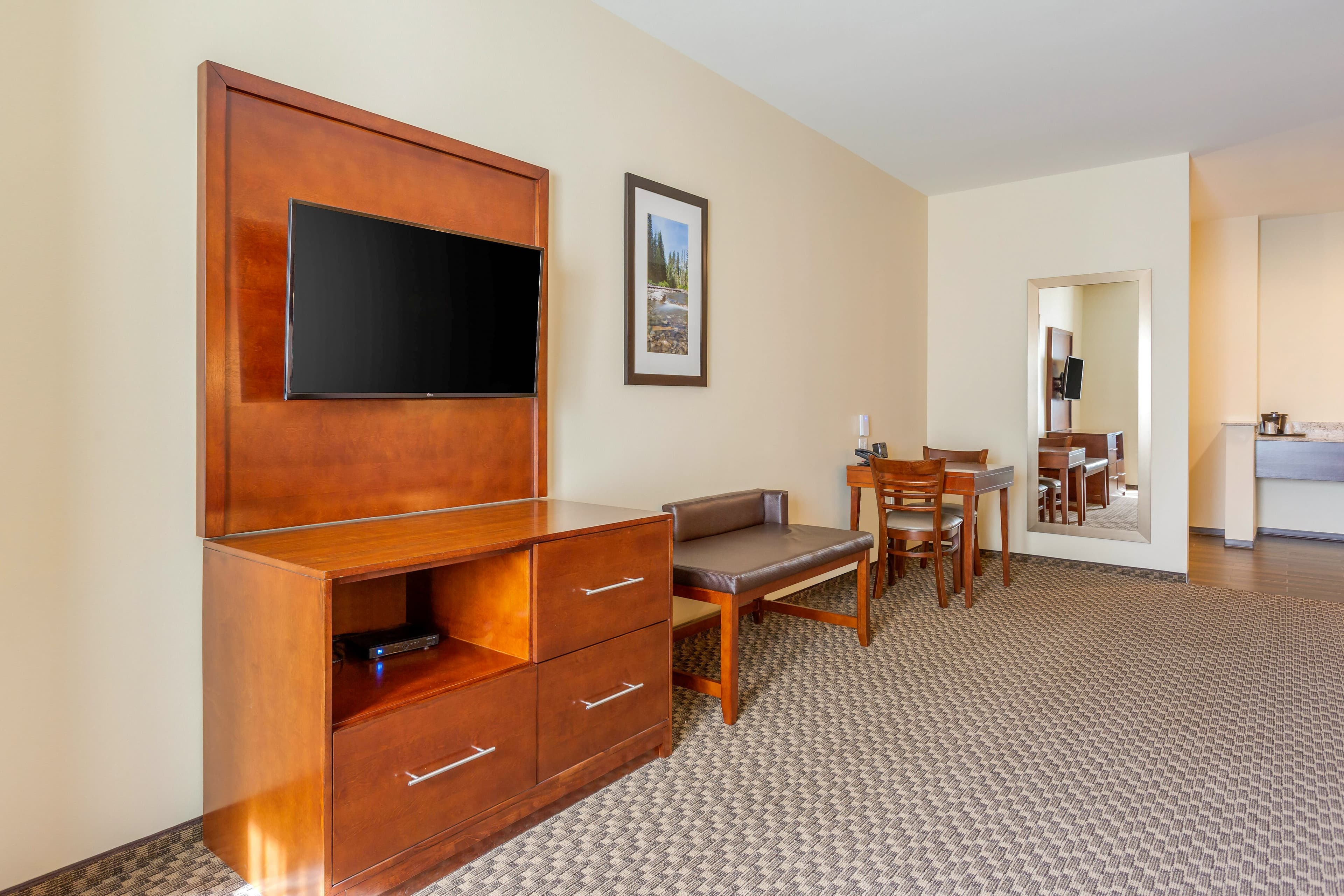 Comfort Suites Burlington near I-5 — 26