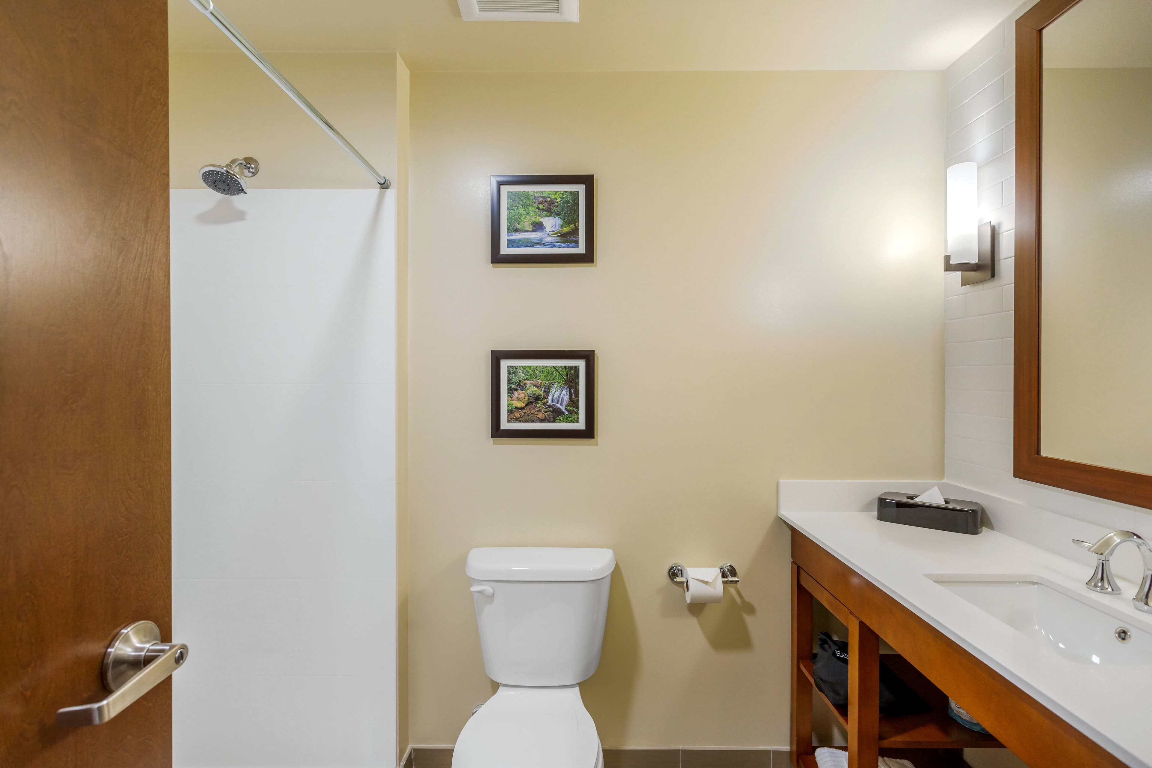 Comfort Suites Burlington near I-5 — 27