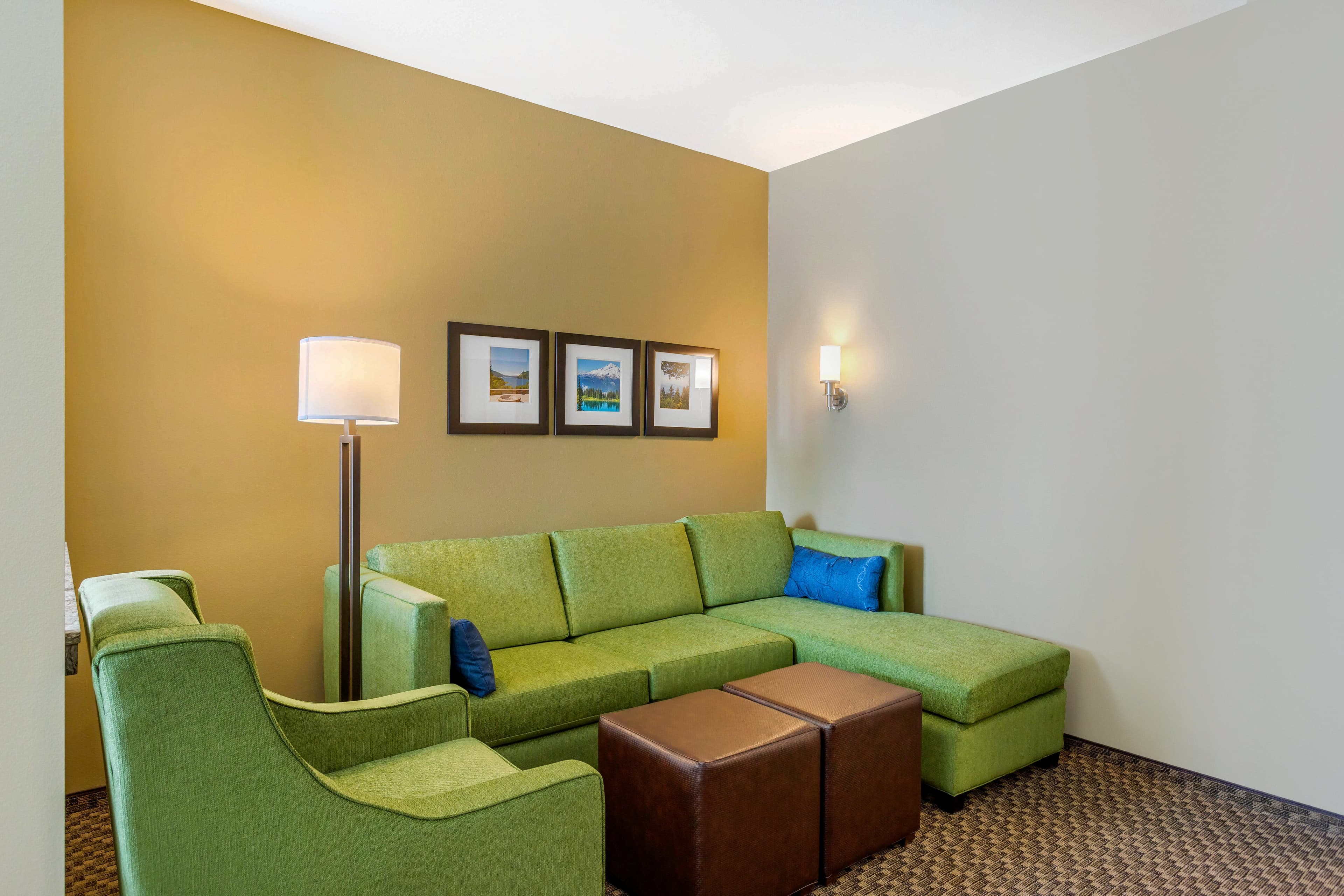 Comfort Suites Burlington near I-5 — 37