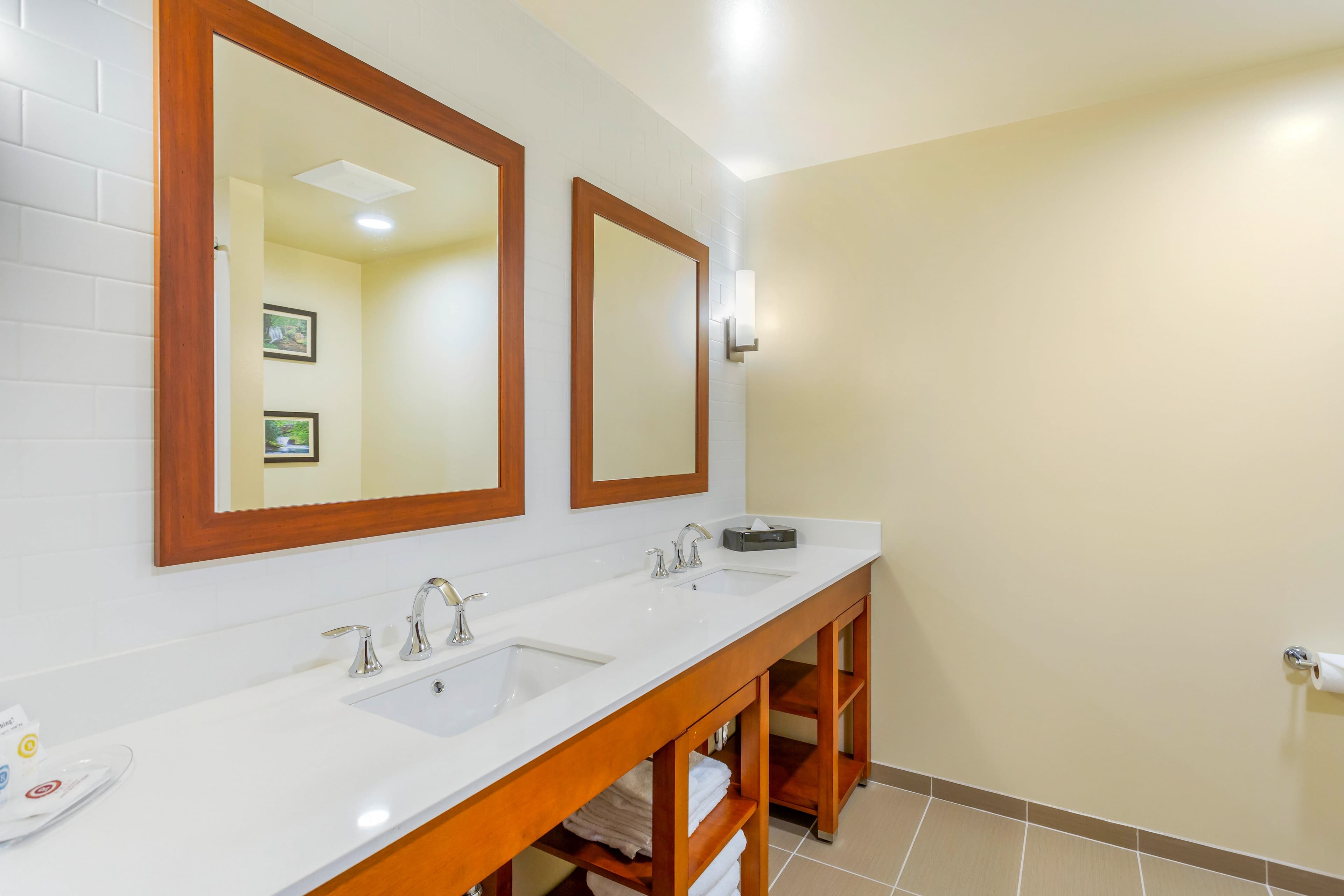 Comfort Suites Burlington near I-5 — 39