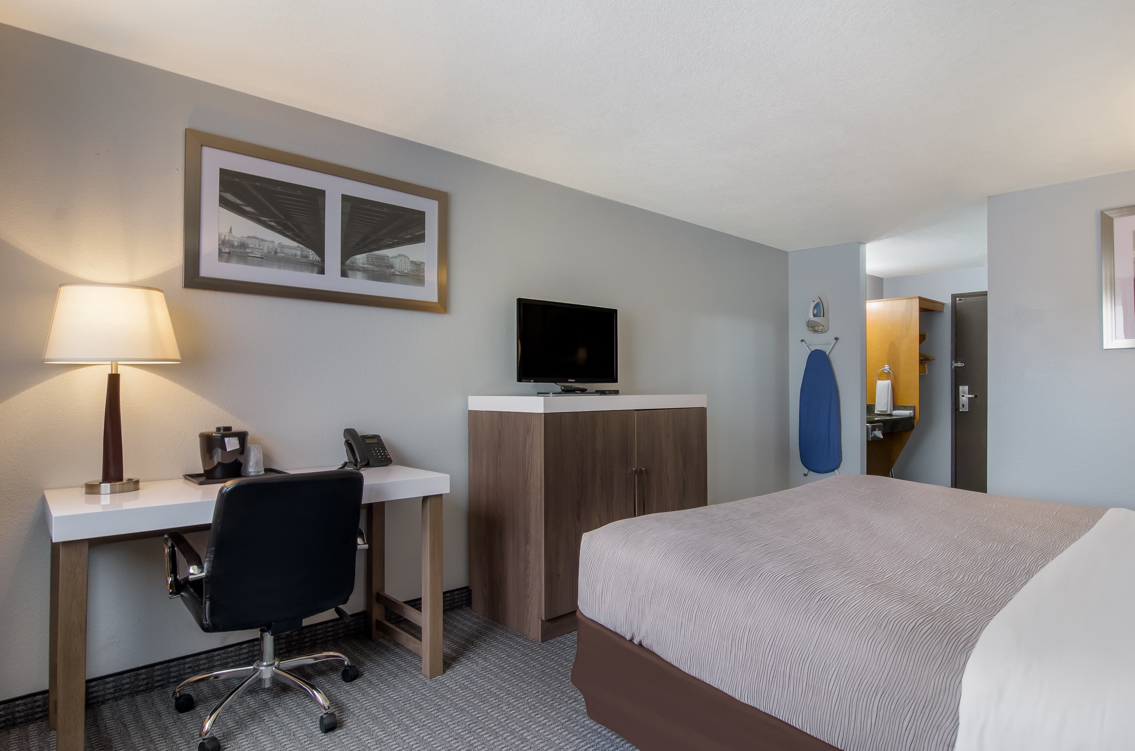 Quality Inn & Suites Silverdale Bangor-Keyport - Image 4