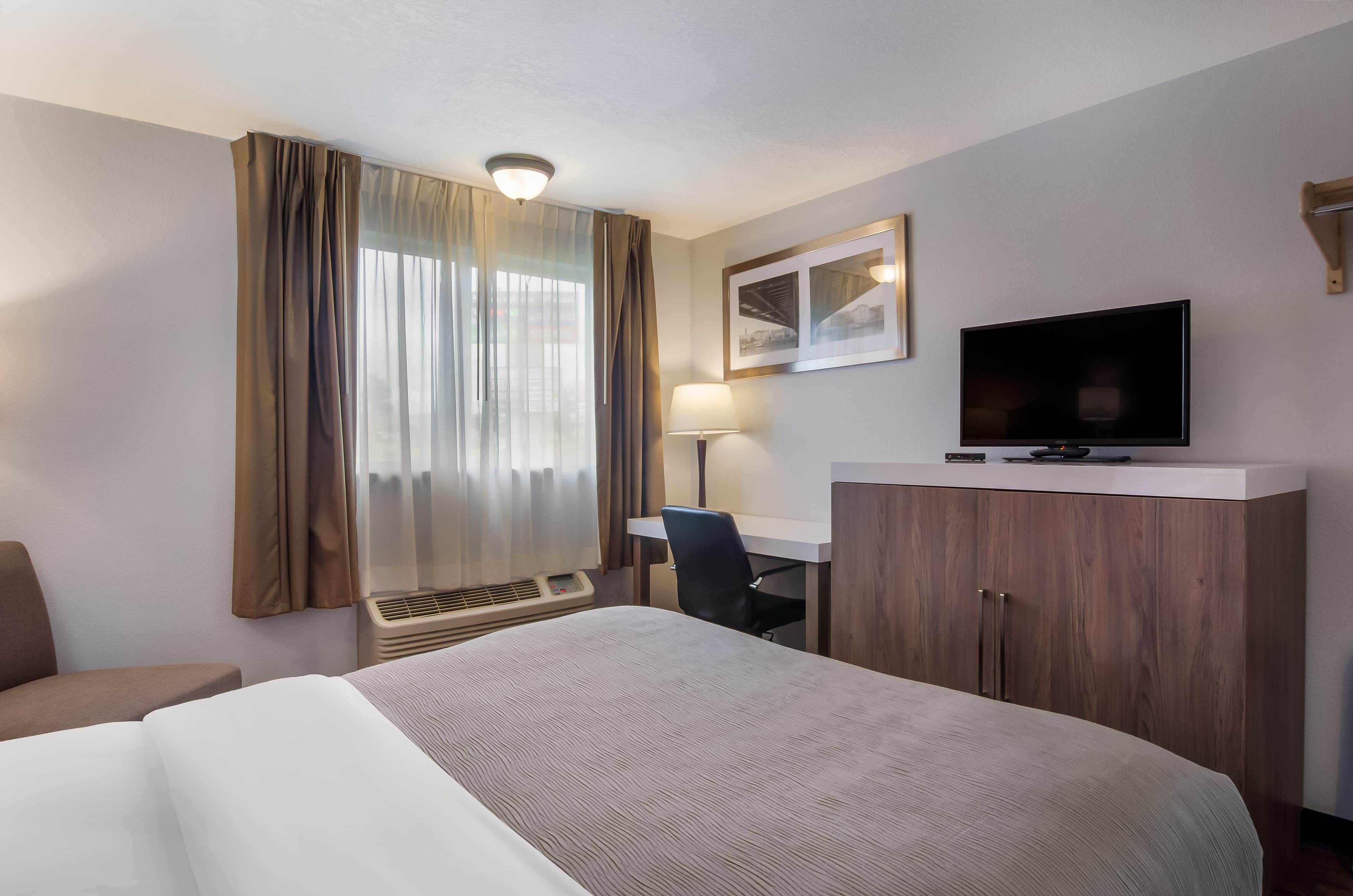 Quality Inn & Suites Silverdale Bangor-Keyport — 11