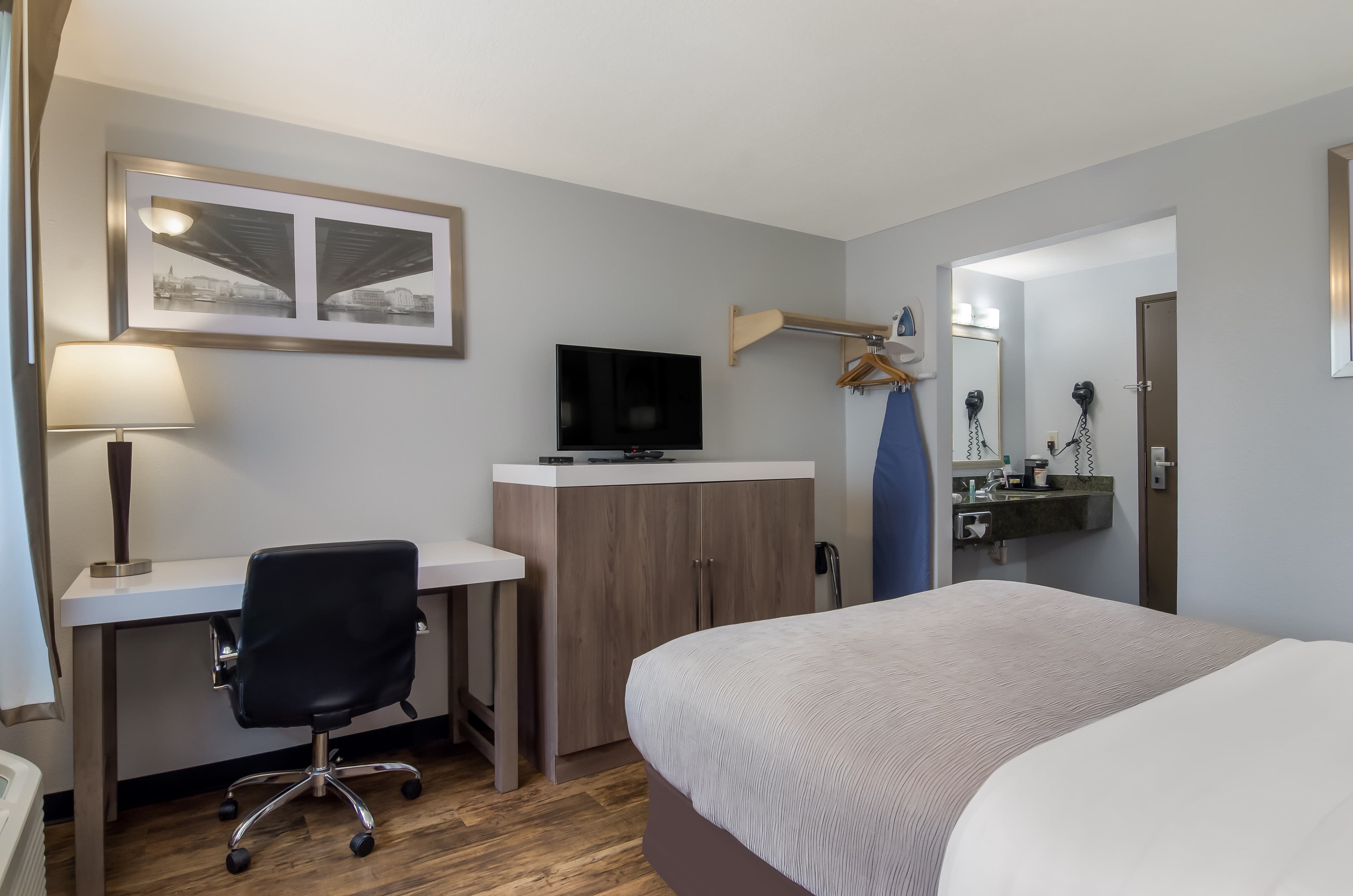 Quality Inn & Suites Silverdale Bangor-Keyport — 12