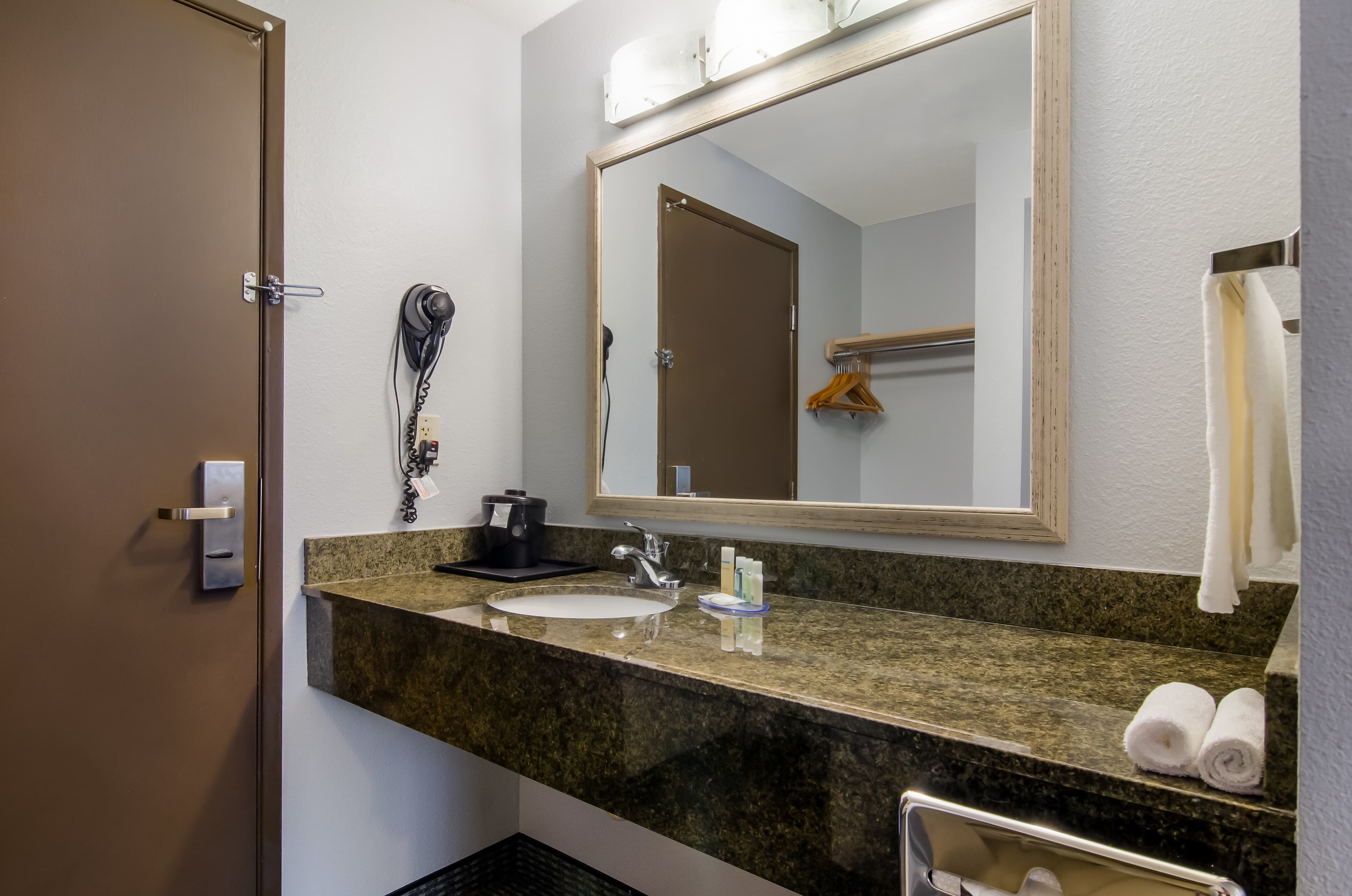 Quality Inn & Suites Silverdale Bangor-Keyport — 20