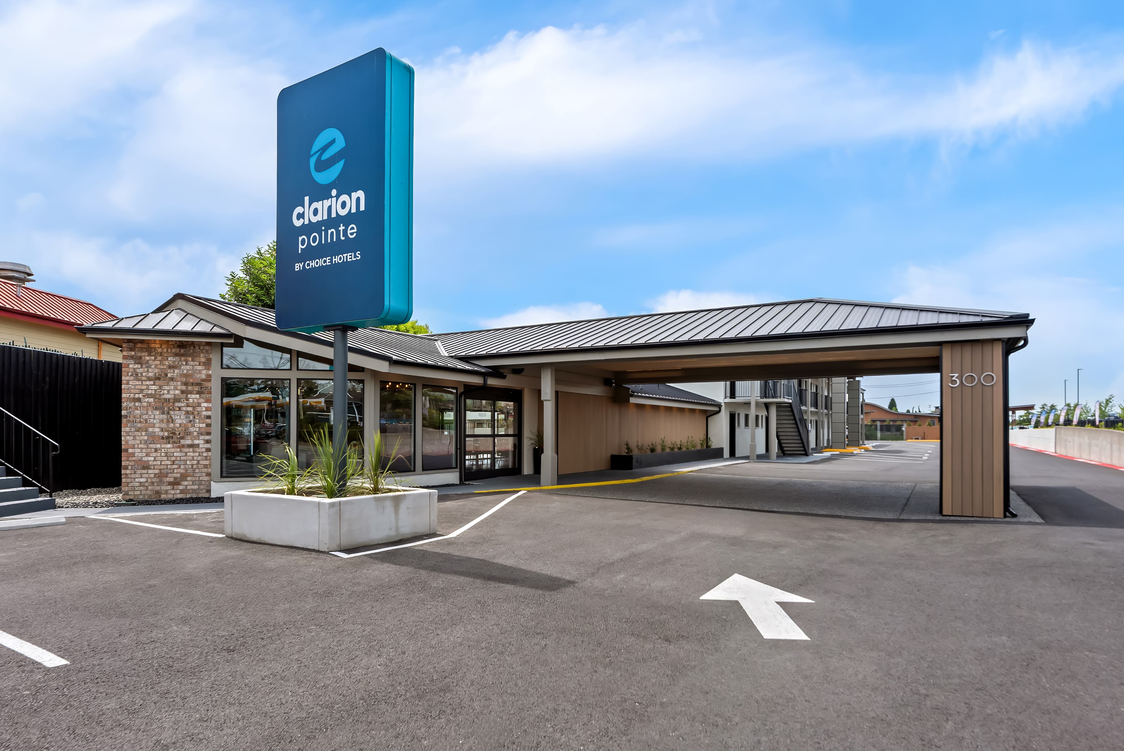 Clarion Pointe Mount Vernon - Burlington - Image 1