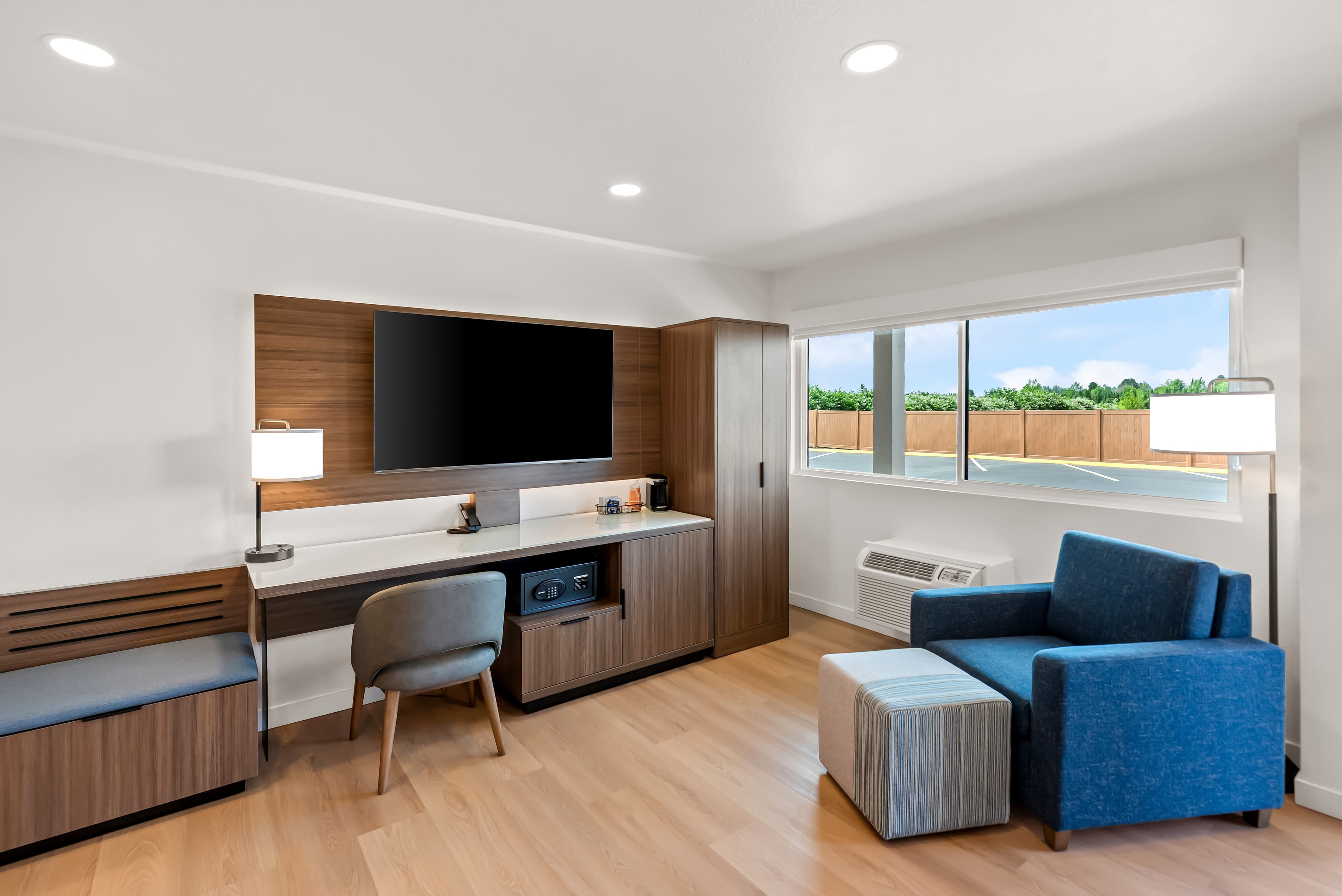 Clarion Pointe Mount Vernon - Burlington - Image 4