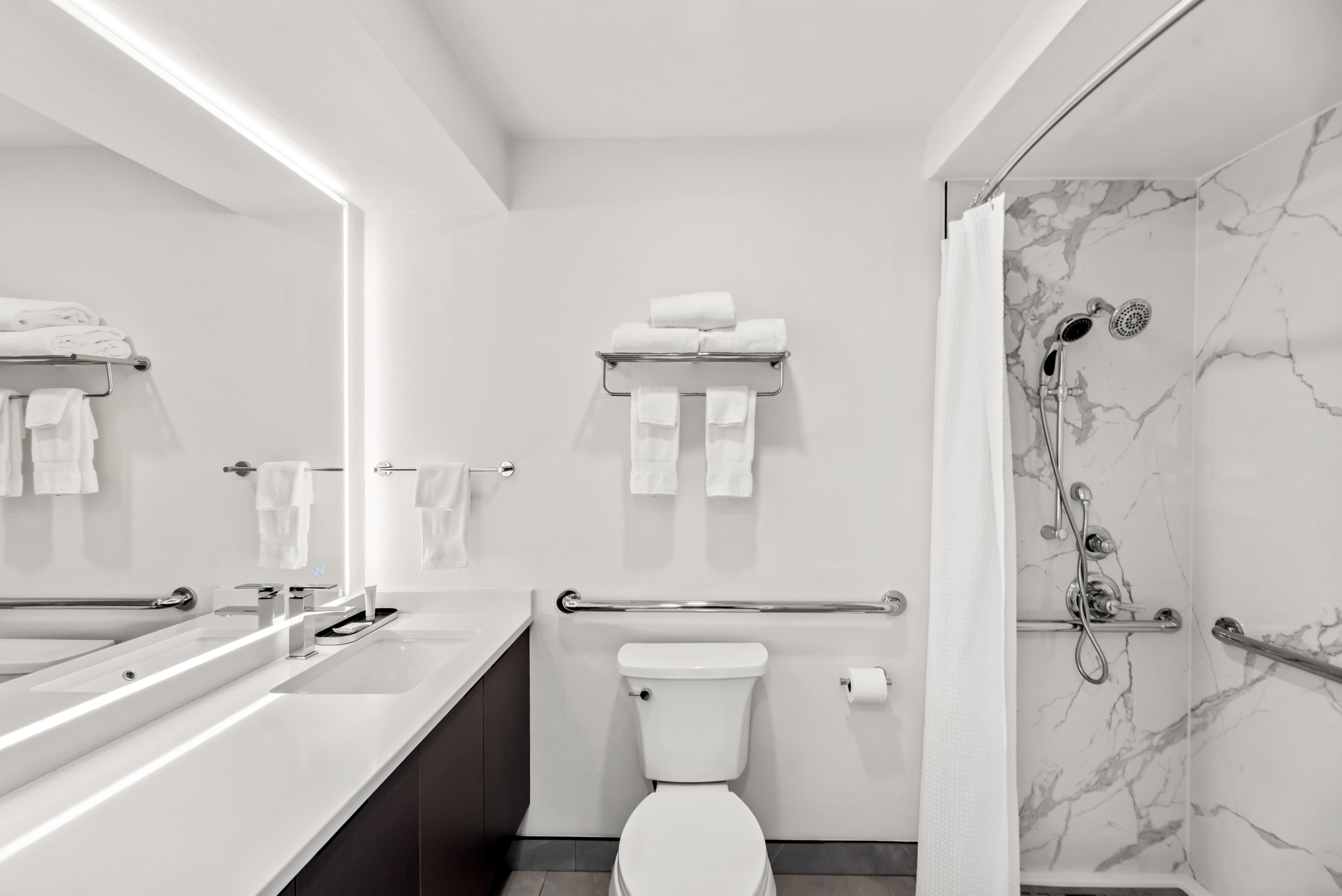 Clarion Pointe Mount Vernon - Burlington — 8