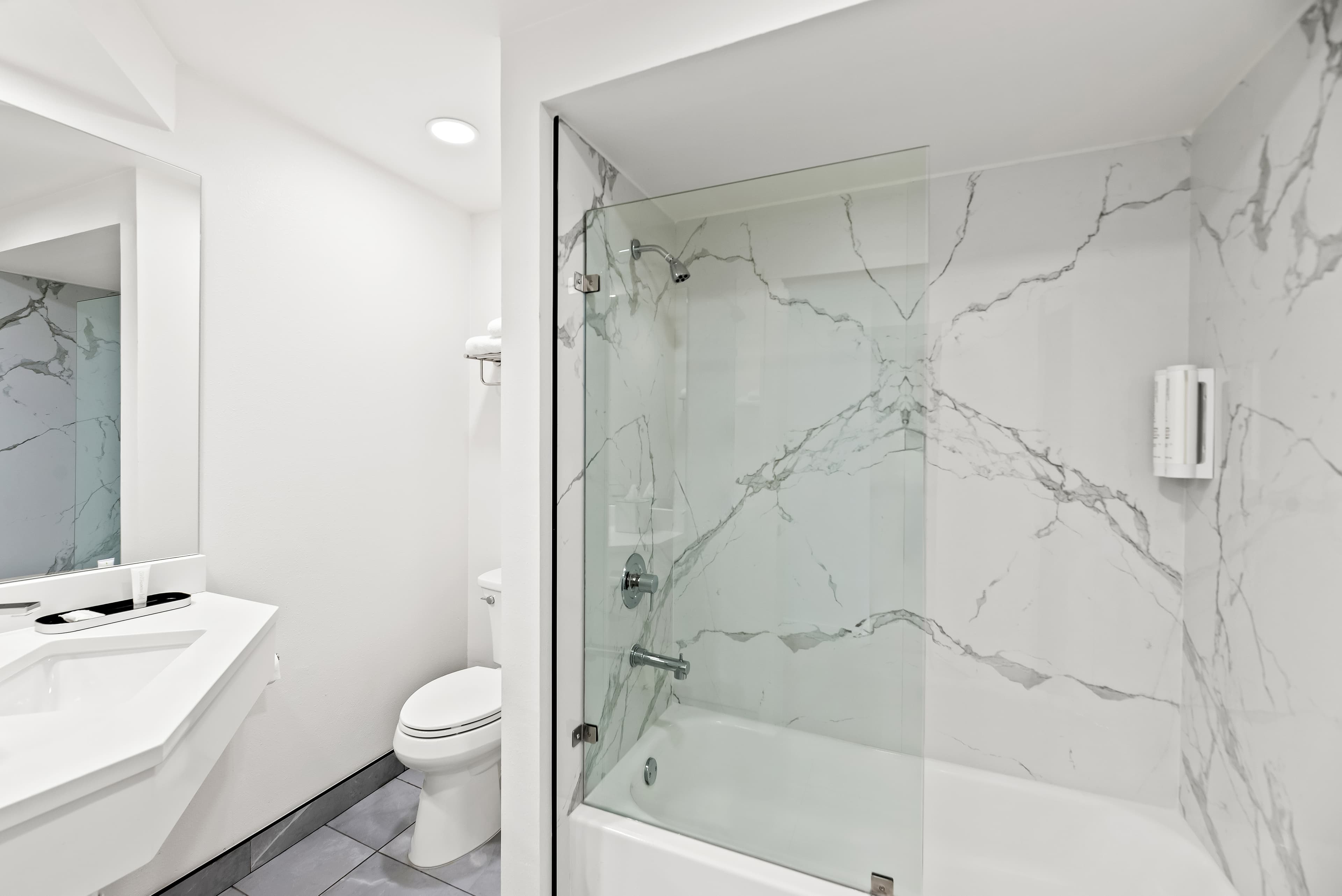 Clarion Pointe Mount Vernon - Burlington — 12