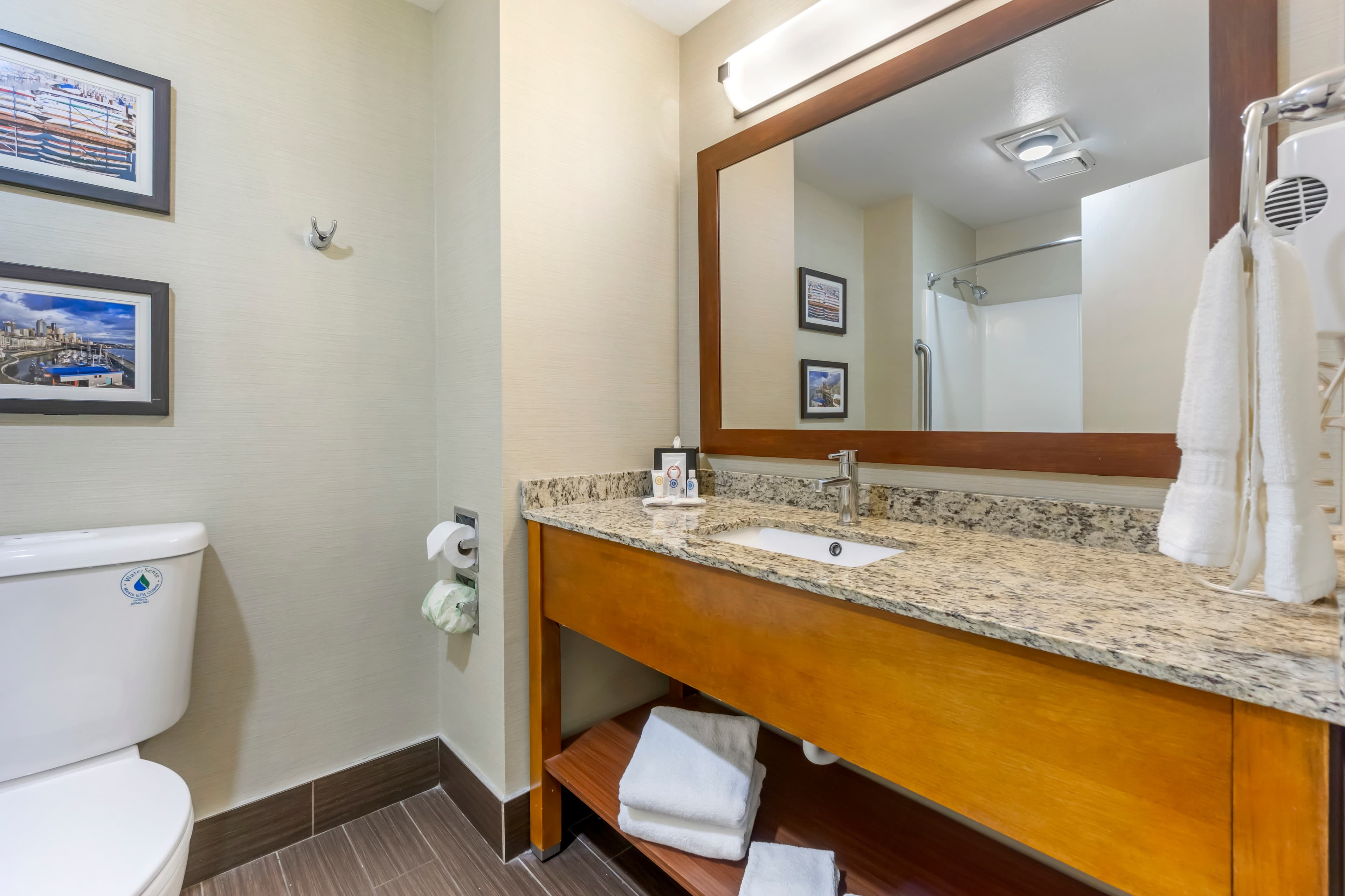 Comfort Inn & Suites Sea-Tac Airport — 8