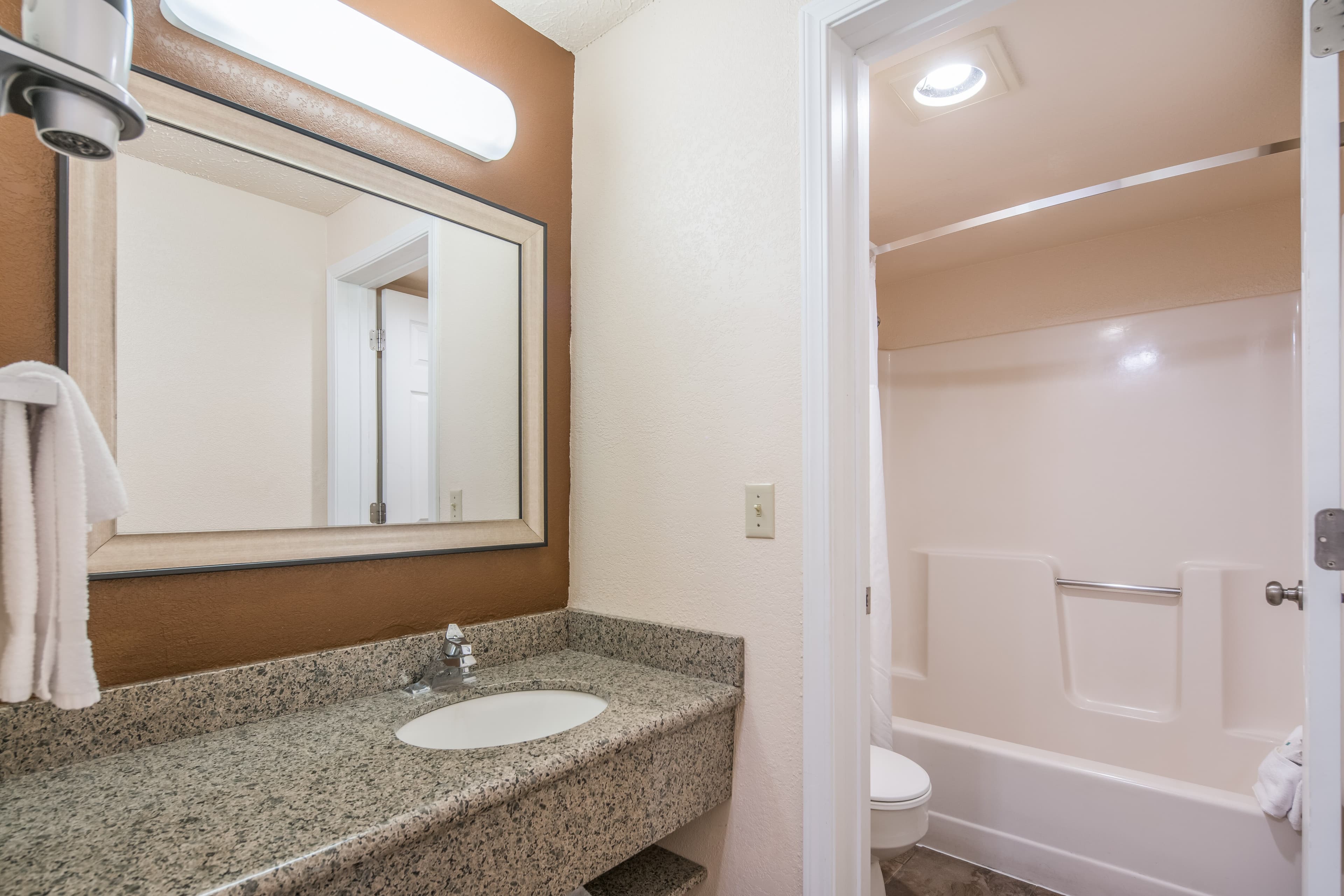 Quality Inn & Suites Downtown Walla Walla - Image 2