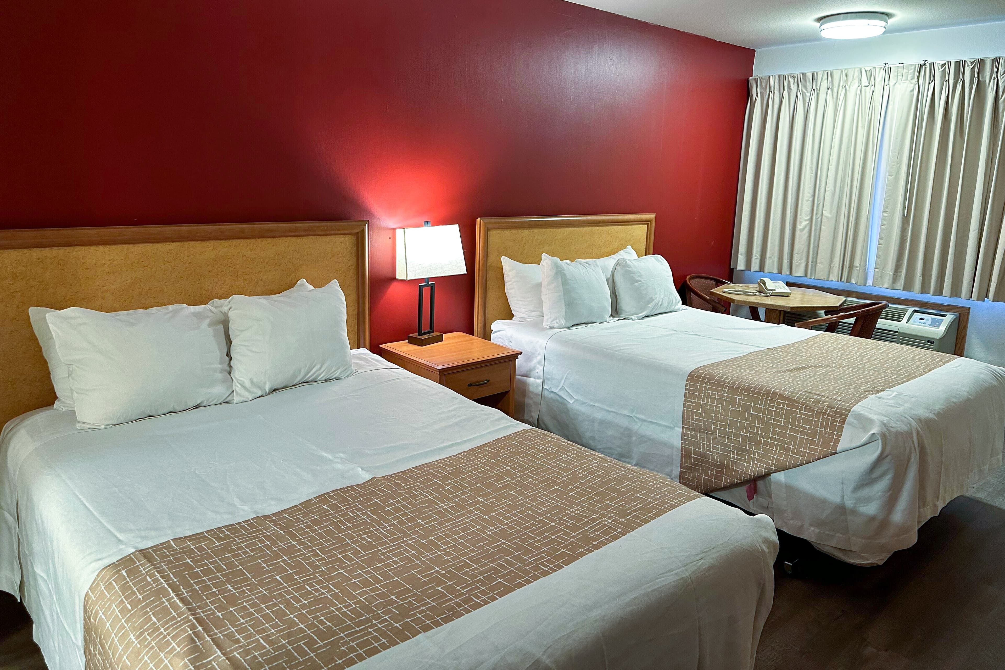 Econo Lodge Edmonds North Seattle - Image 2