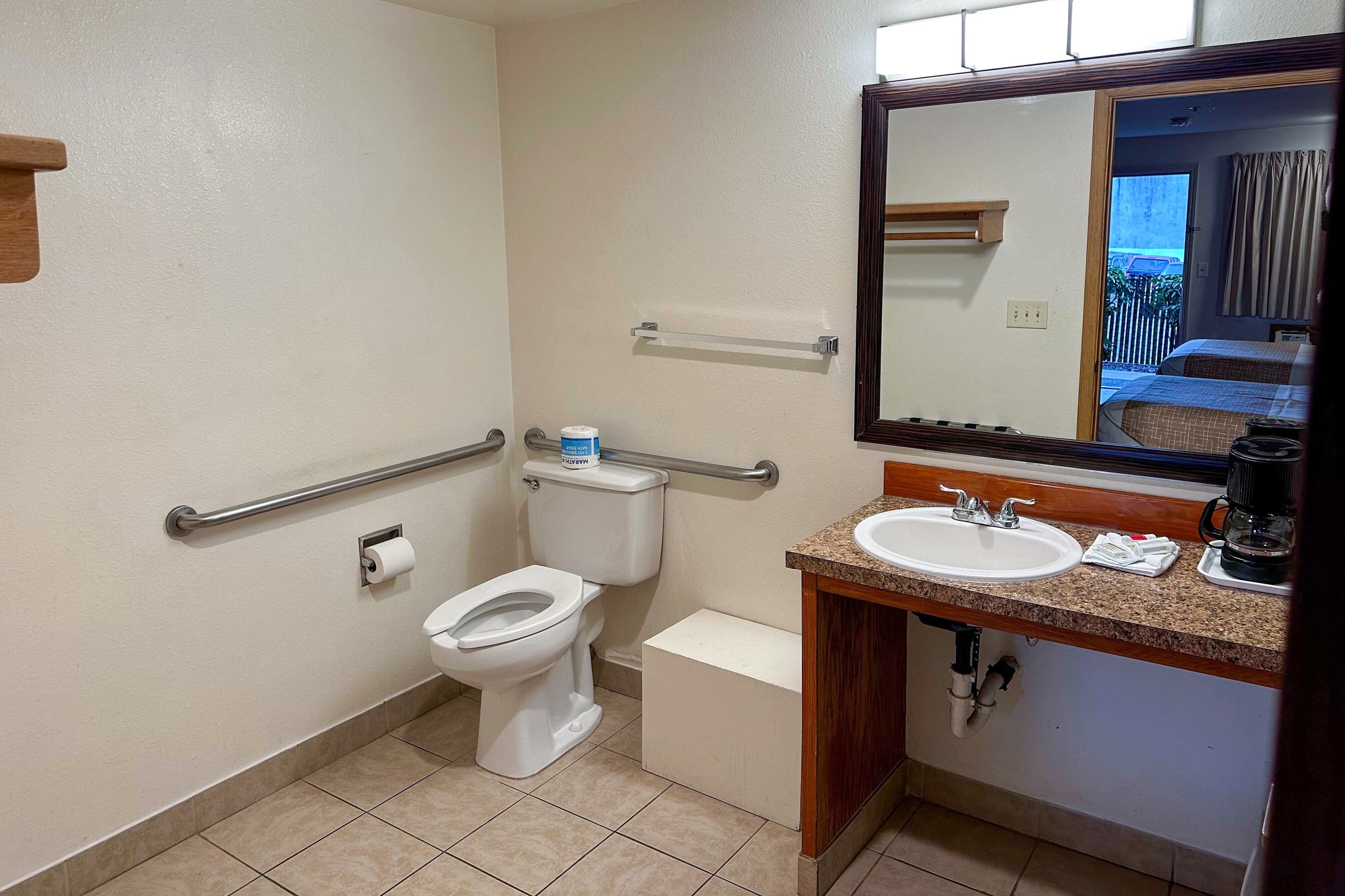 Econo Lodge Edmonds North Seattle - Image 5