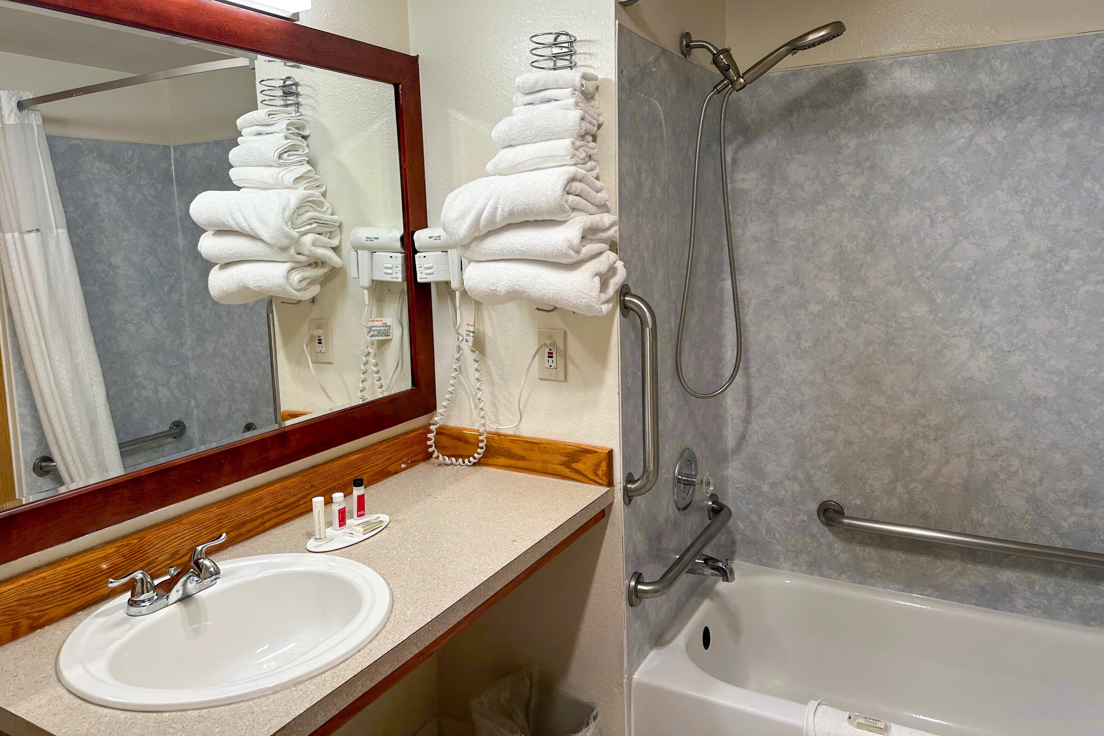 Econo Lodge Edmonds North Seattle — 9