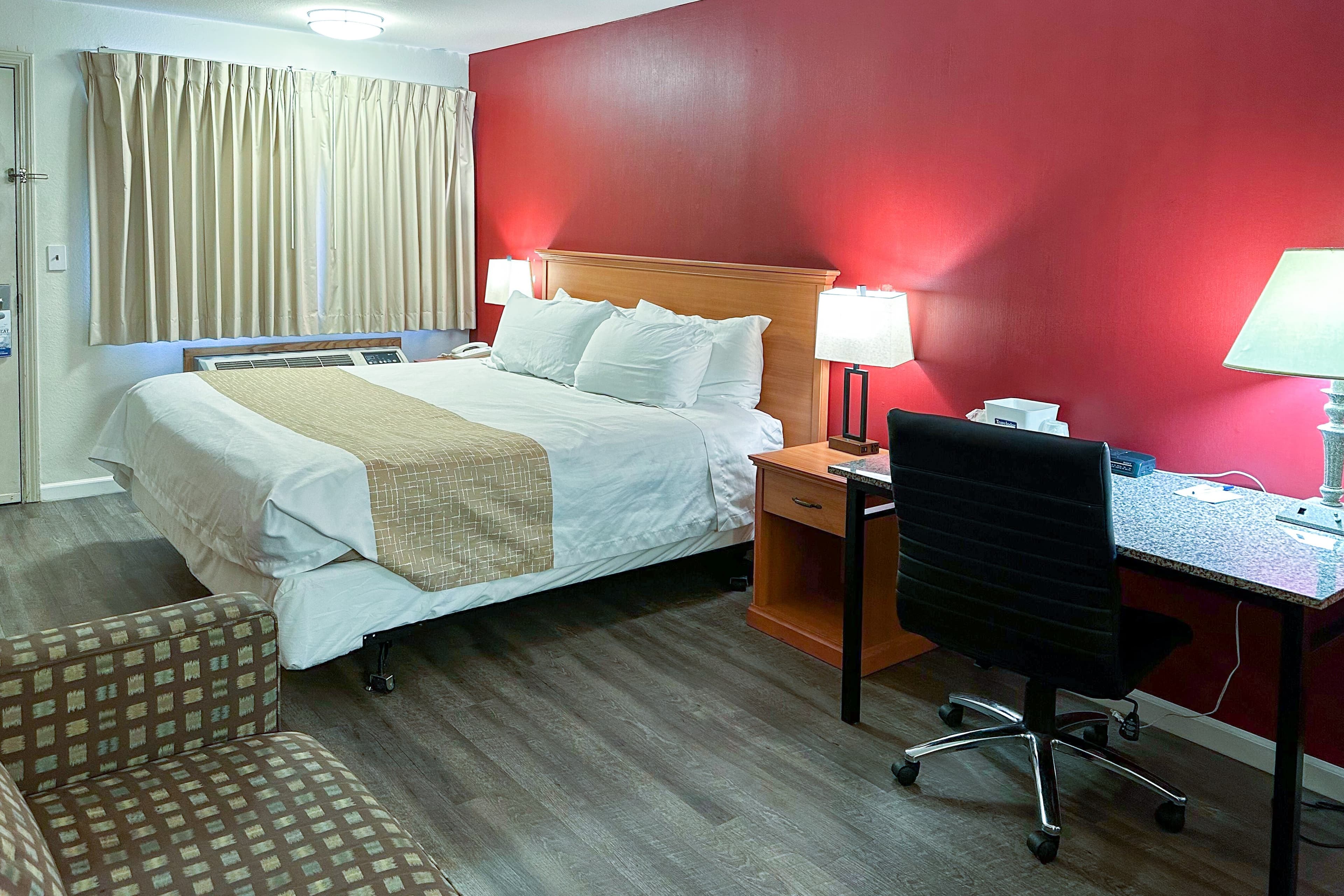 Econo Lodge Edmonds North Seattle — 11