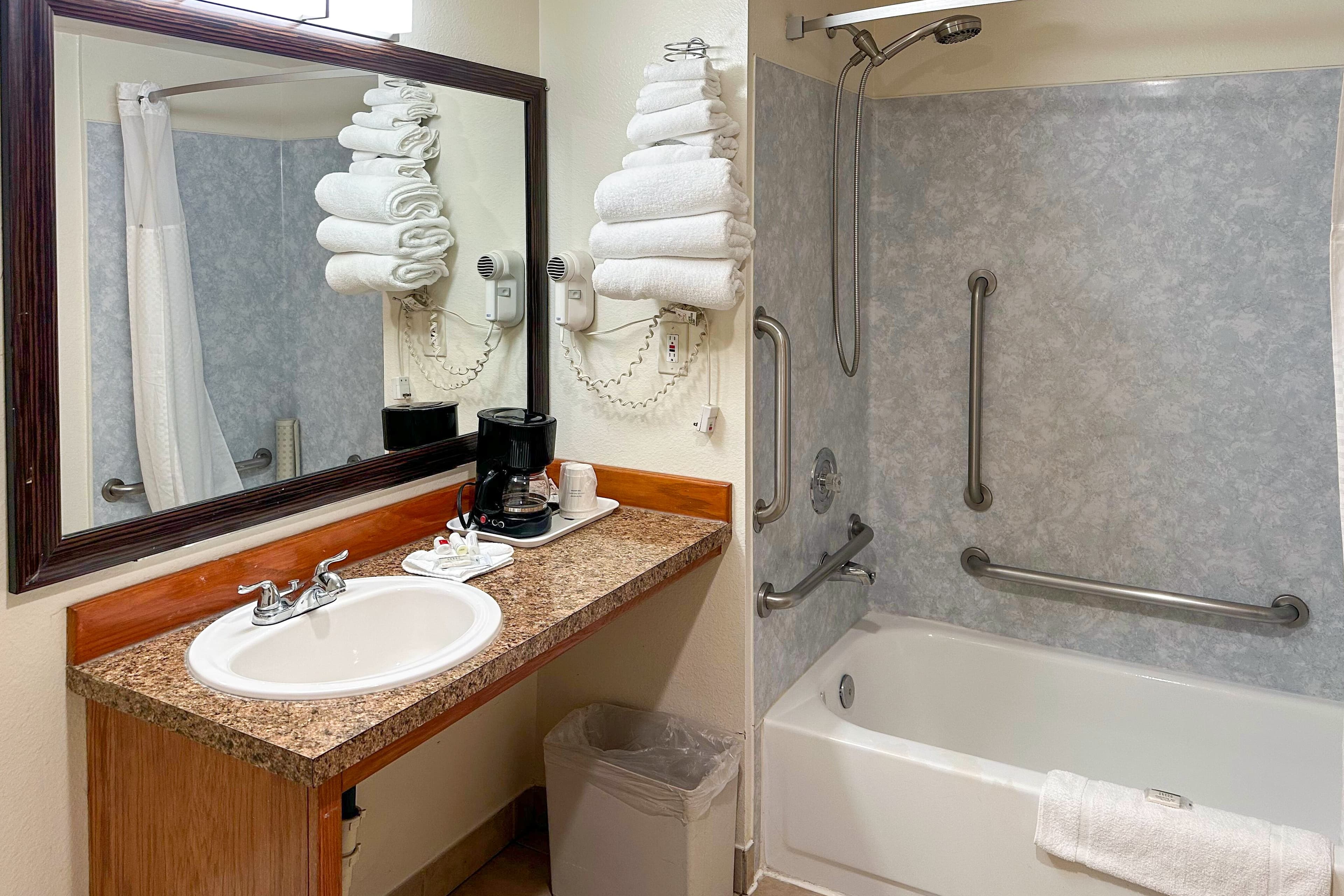 Econo Lodge Edmonds North Seattle — 14