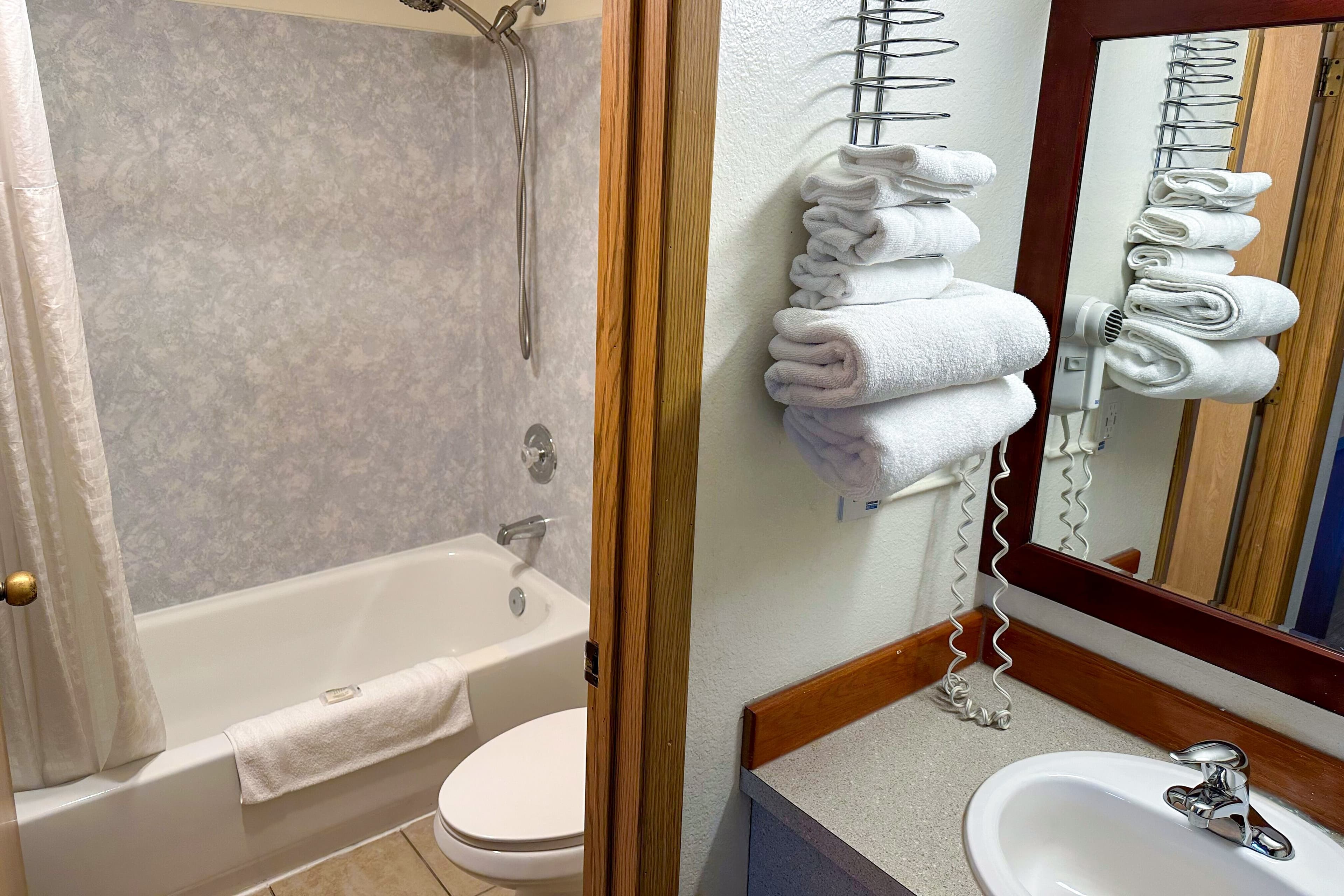 Econo Lodge Edmonds North Seattle — 15