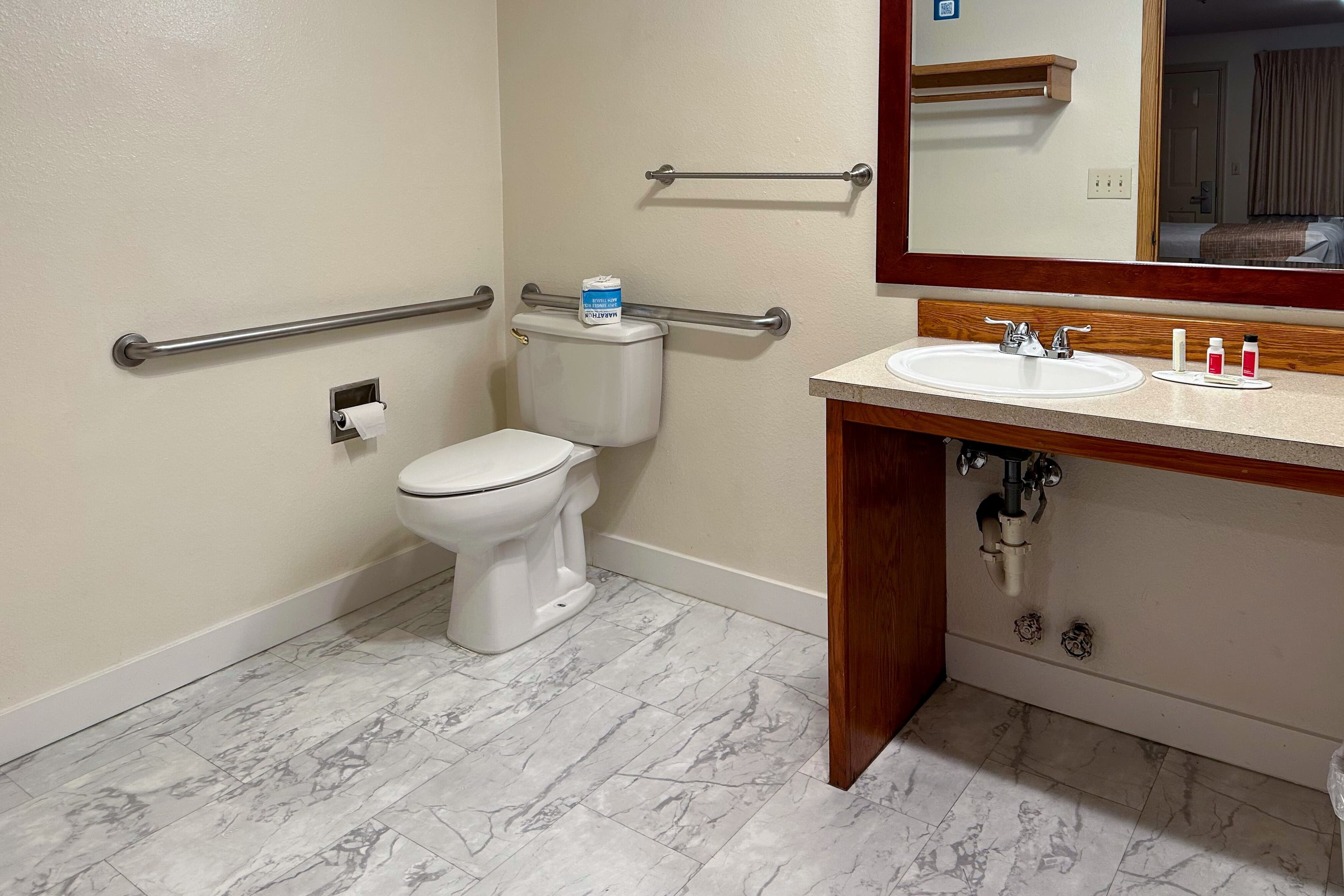 Econo Lodge Edmonds North Seattle — 34