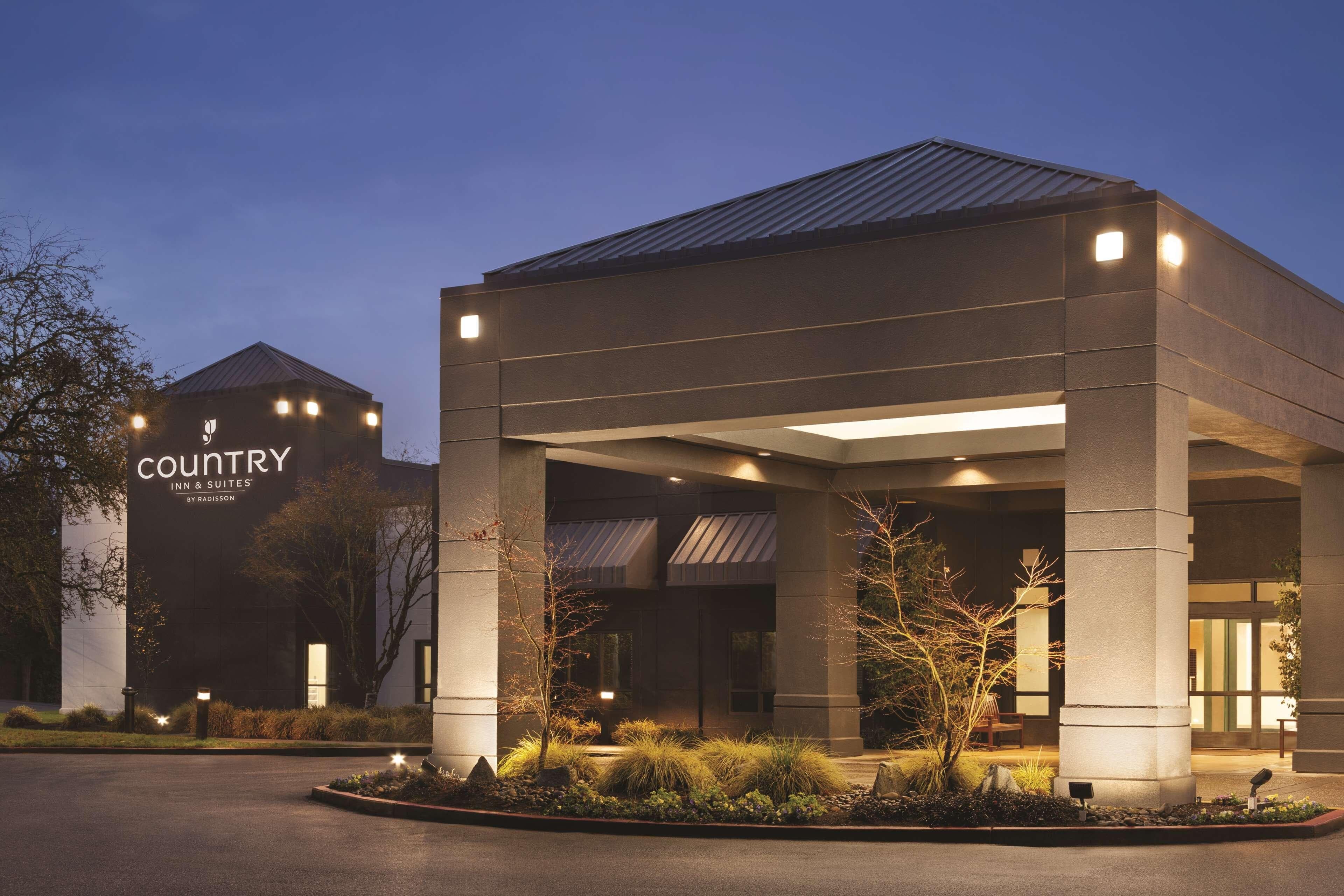 Country Inn & Suites by Radisson, Seattle-Bothell, WA - Image 1