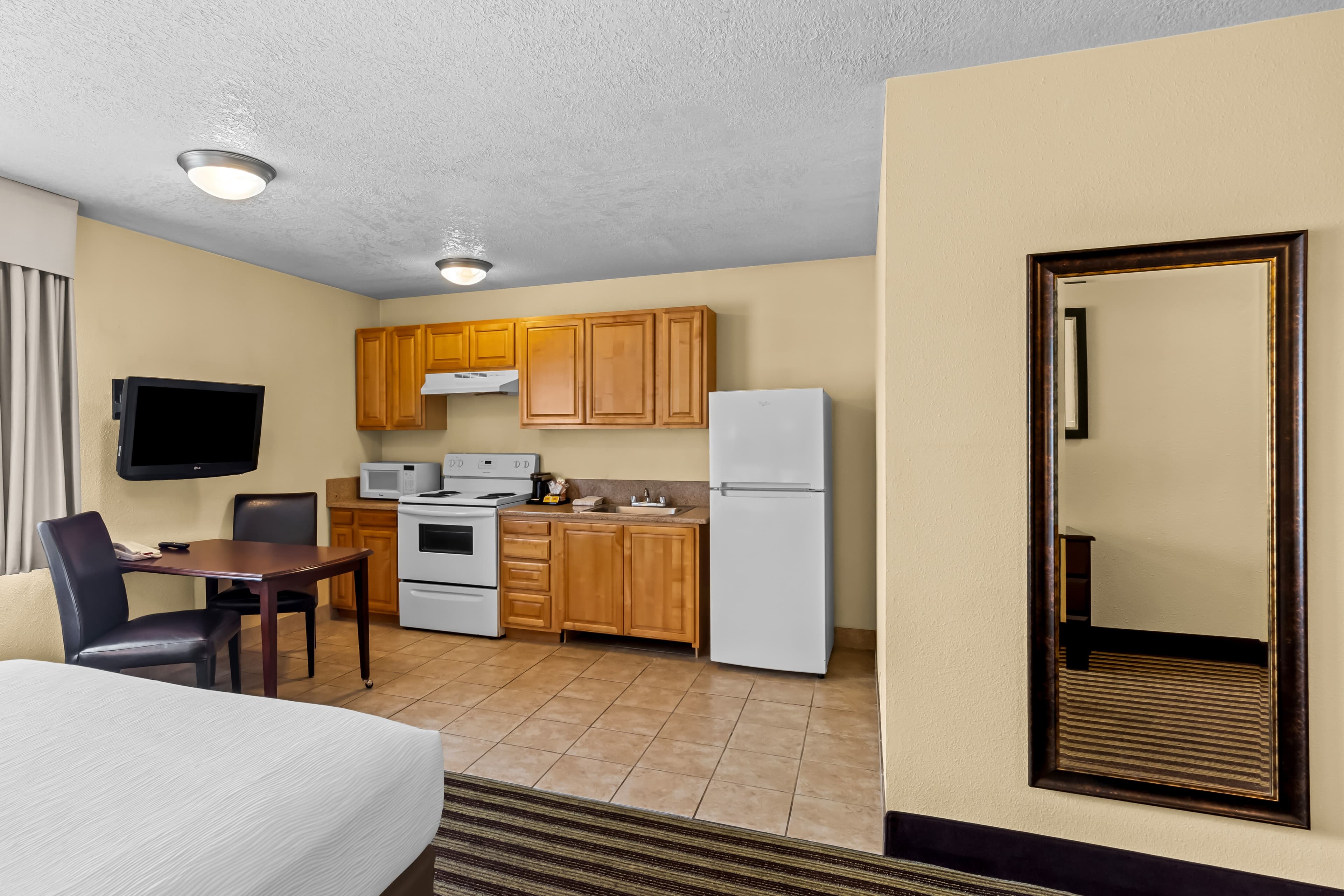 Quality Inn & Suites Vancouver - Hazel Dell - Image 2