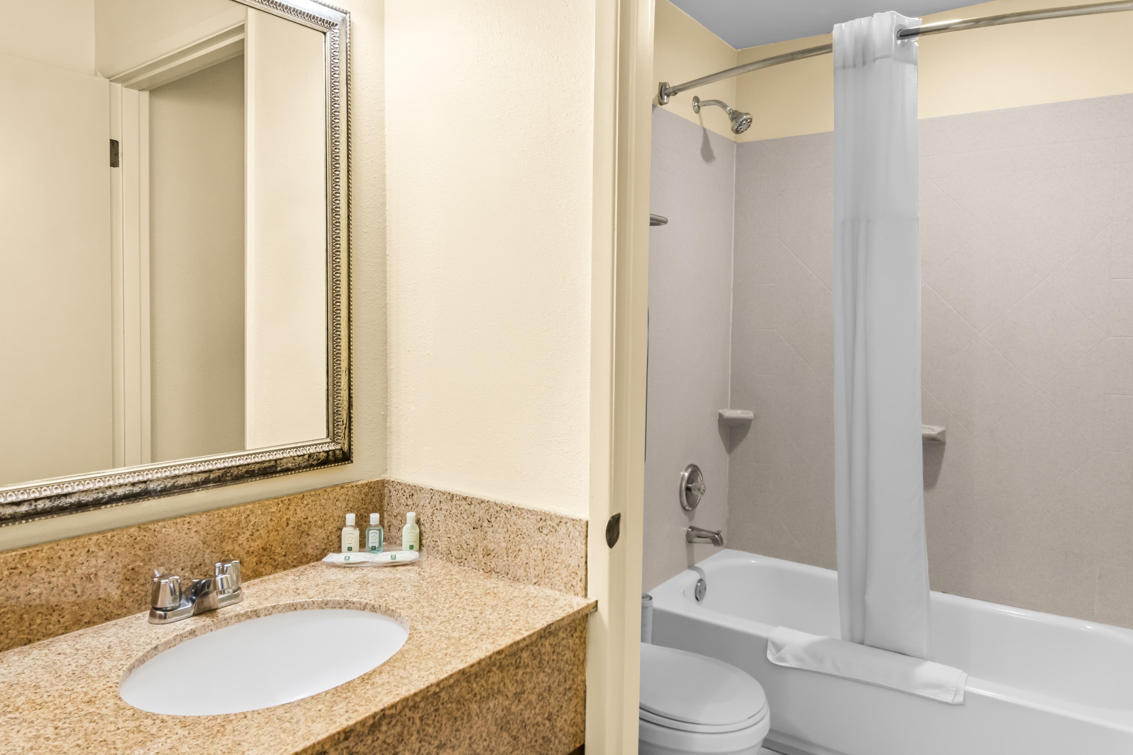 Quality Inn & Suites Vancouver - Hazel Dell — 10