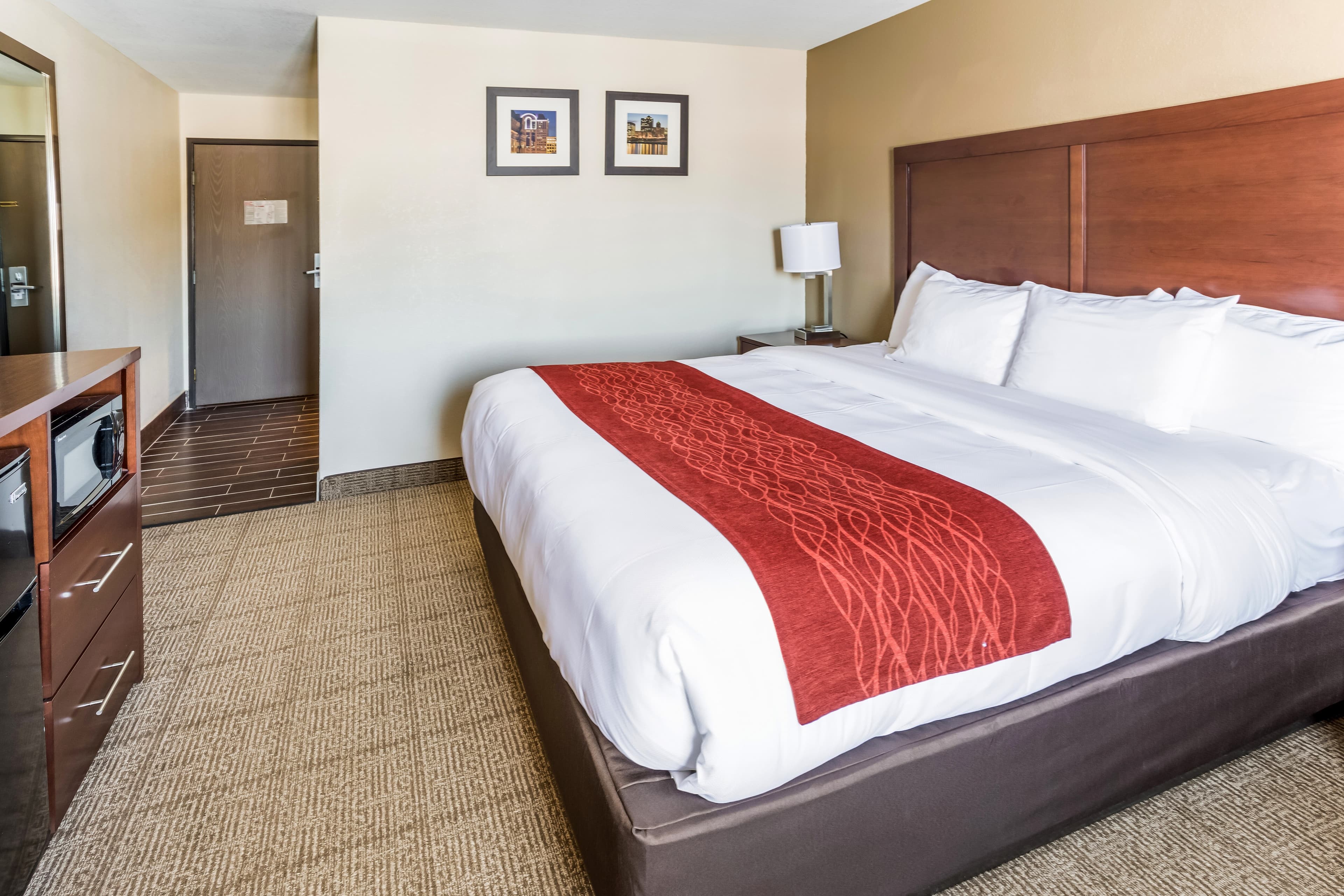 Comfort Inn Waukesha - Milwaukee West - Image 3