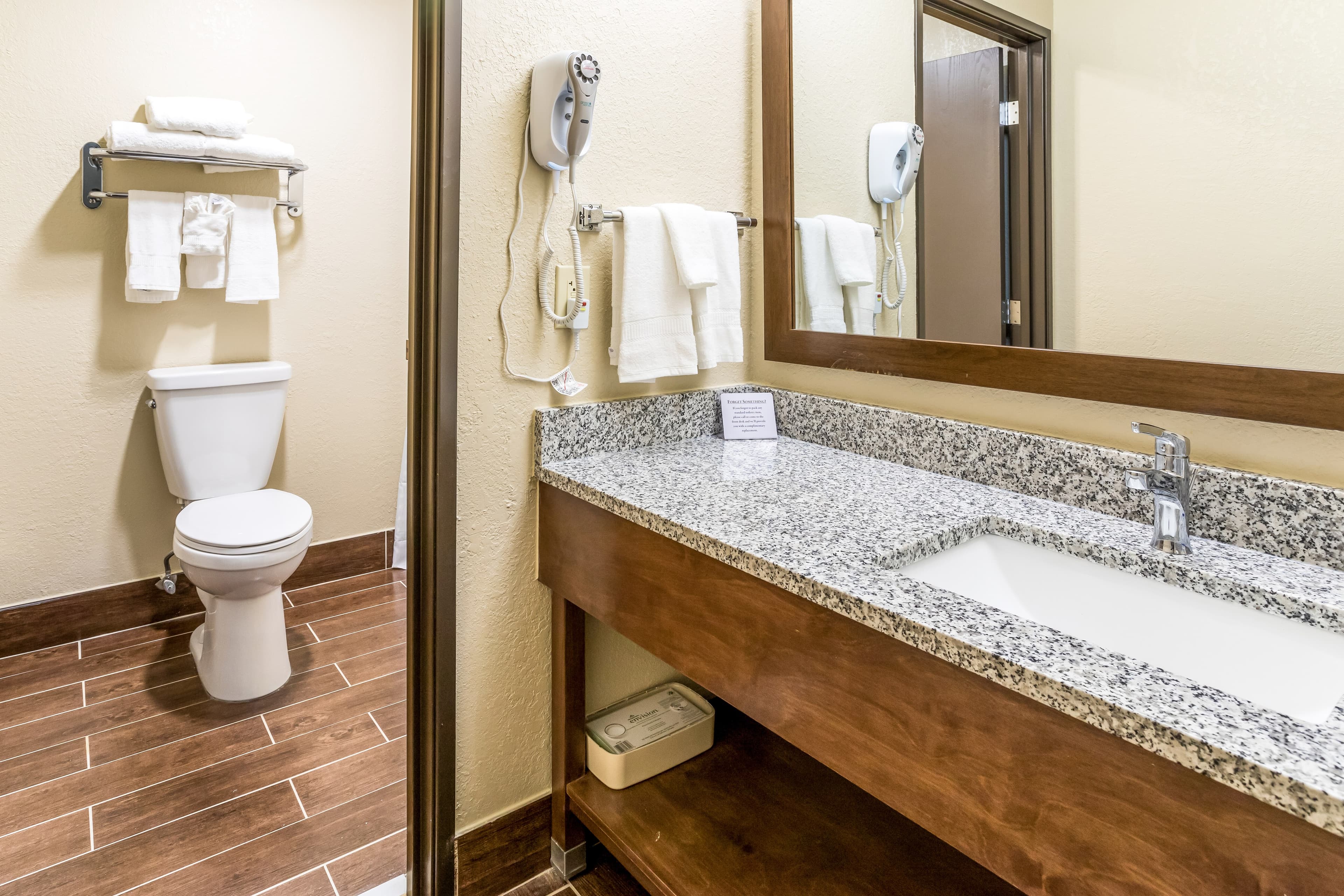 Comfort Inn Waukesha - Milwaukee West — 13