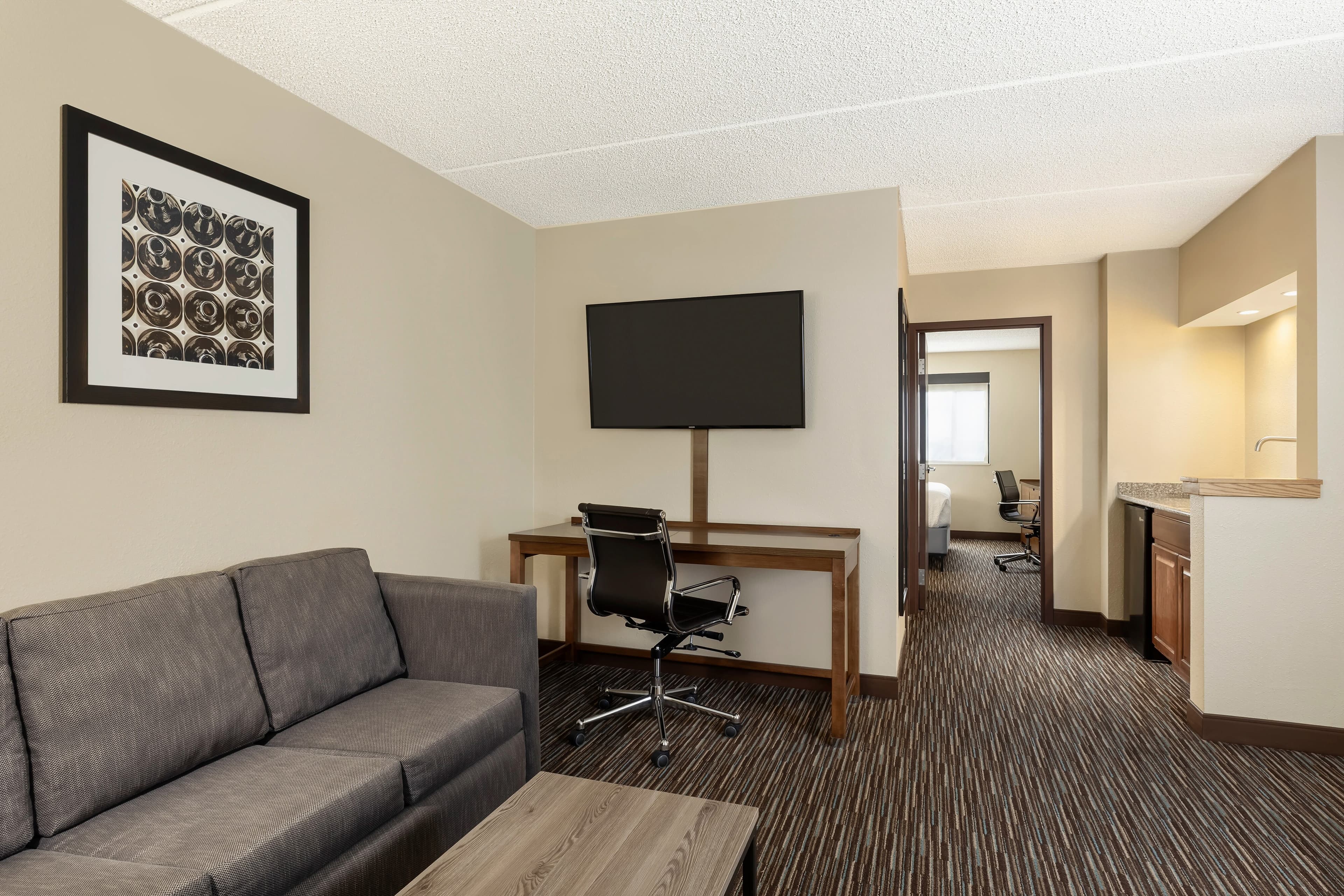 Royle Hotel Milwaukee Airport — 9