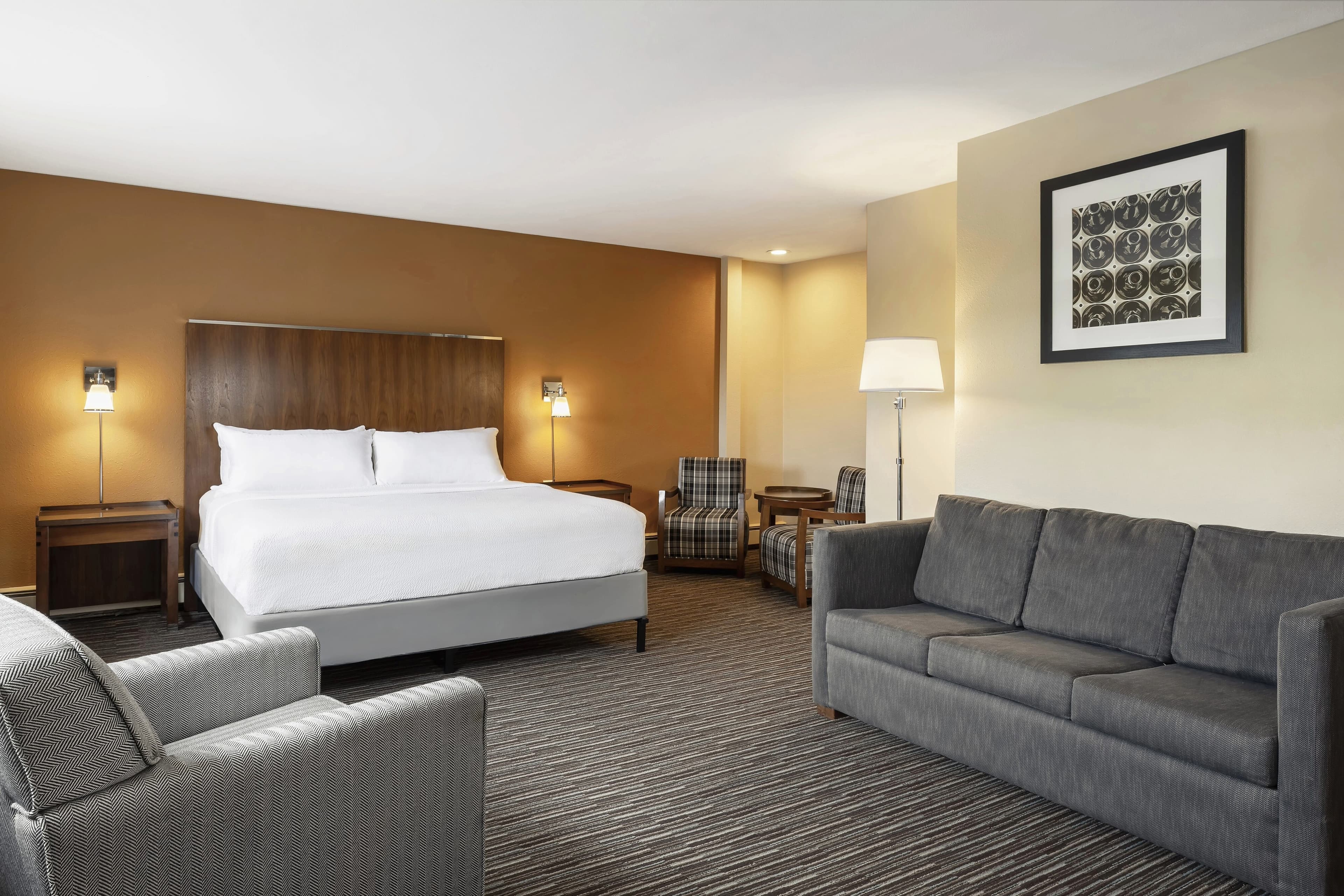 Royle Hotel Milwaukee Airport — 13