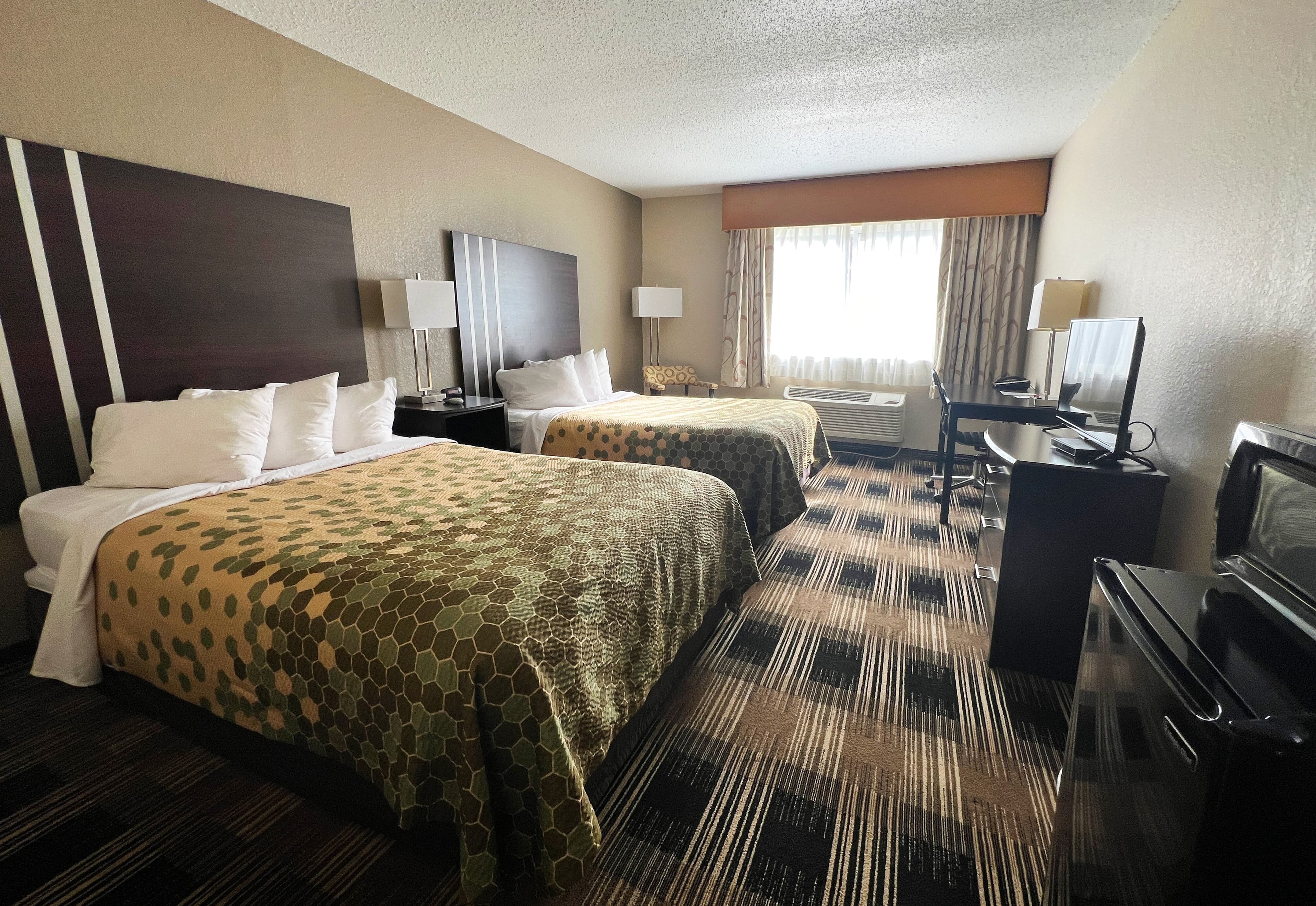 Econo Lodge Wausau - Rothschild — 11