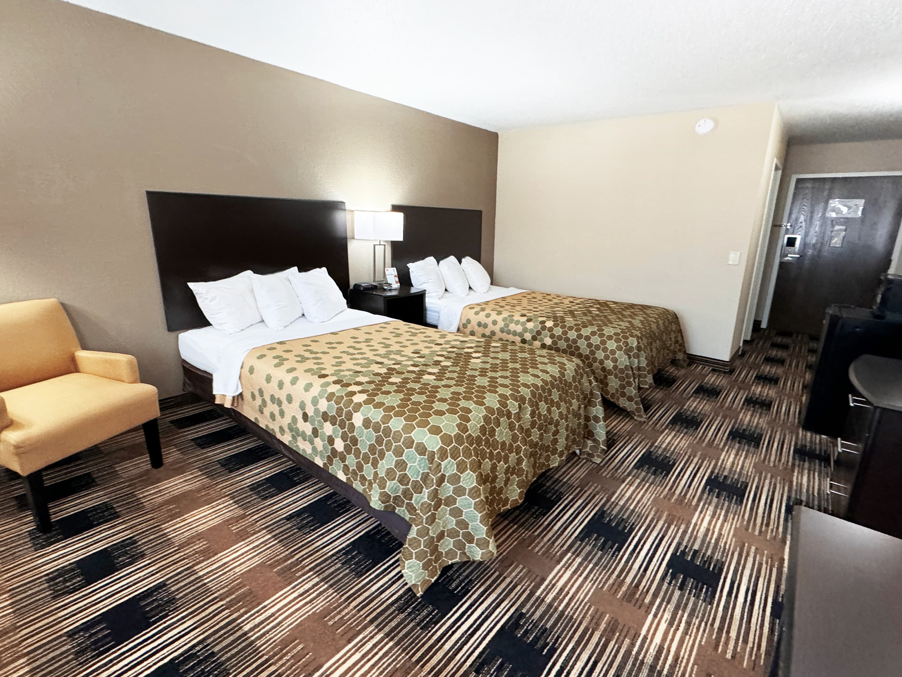 Econo Lodge Wausau - Rothschild — 12