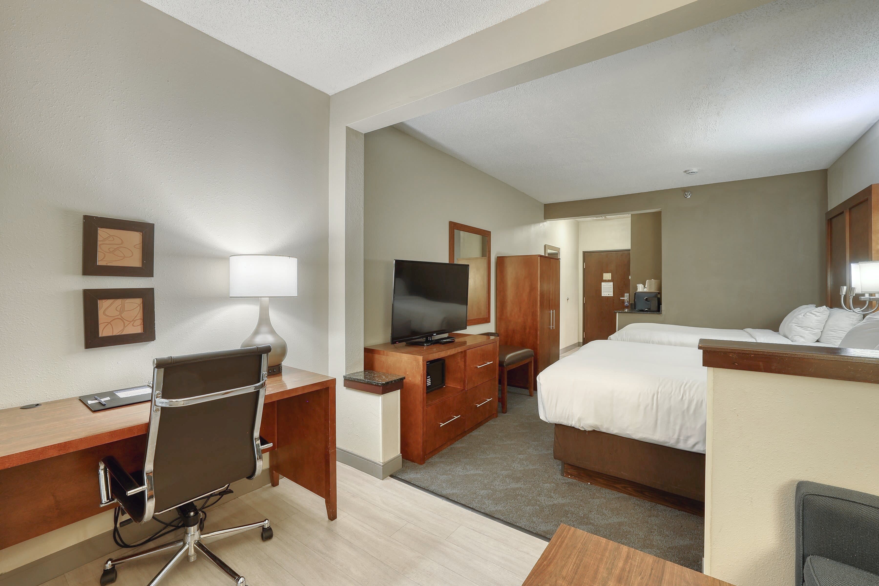 Comfort Suites Appleton Airport — 7