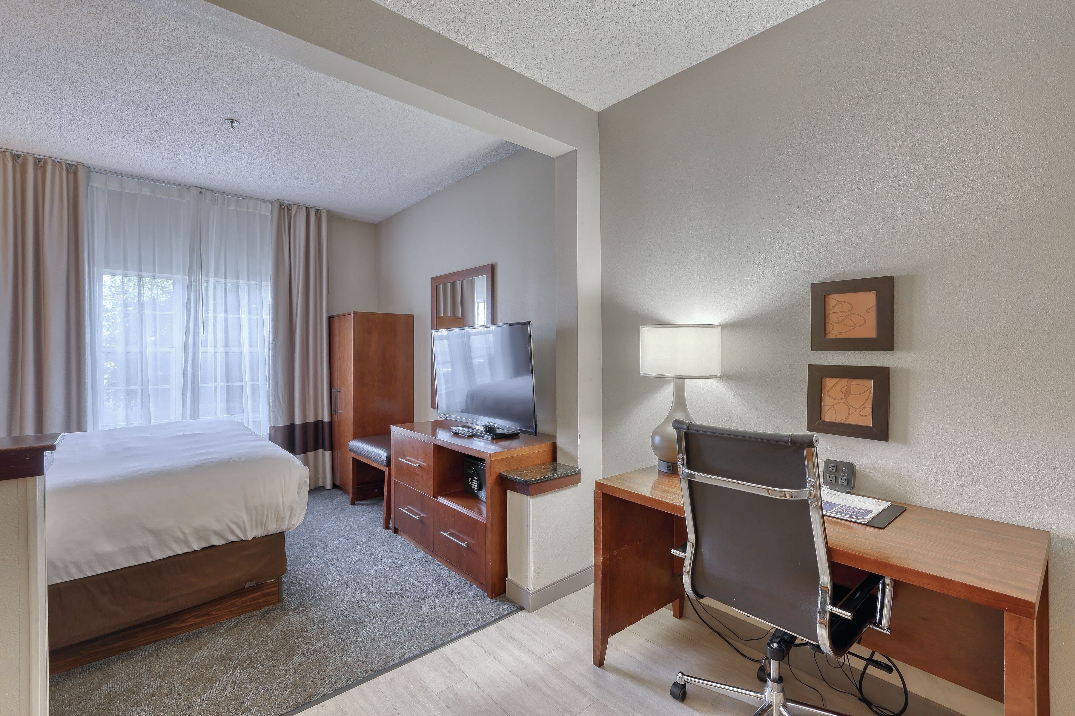Comfort Suites Appleton Airport — 14