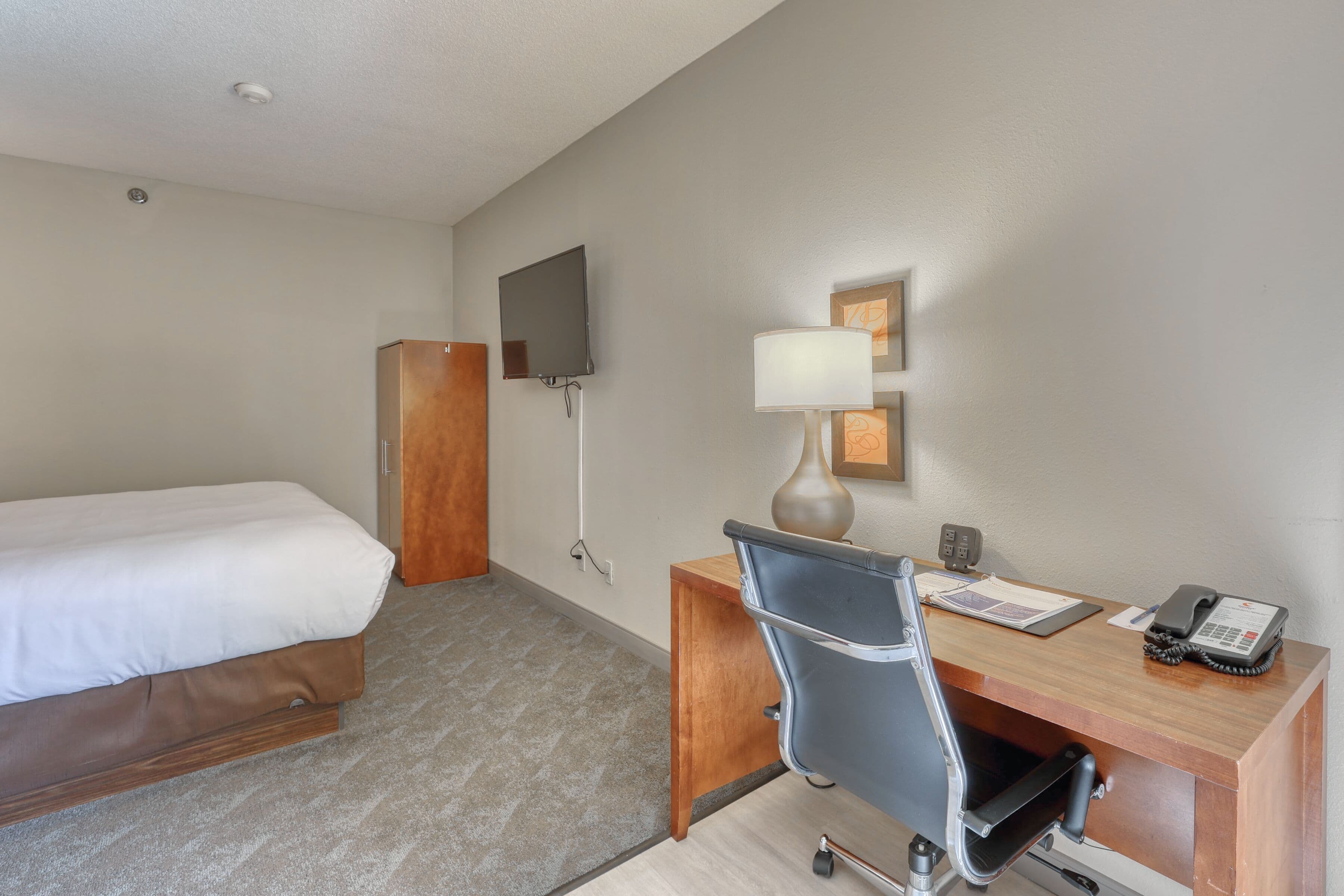 Comfort Suites Appleton Airport — 28