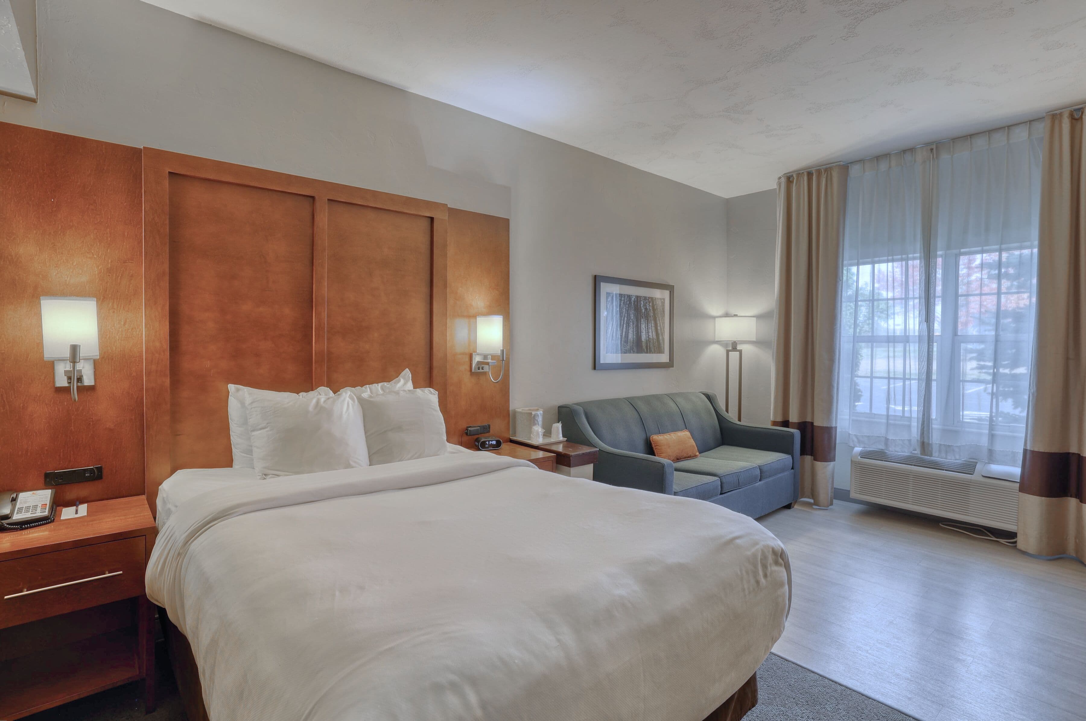 Comfort Suites Appleton Airport — 40