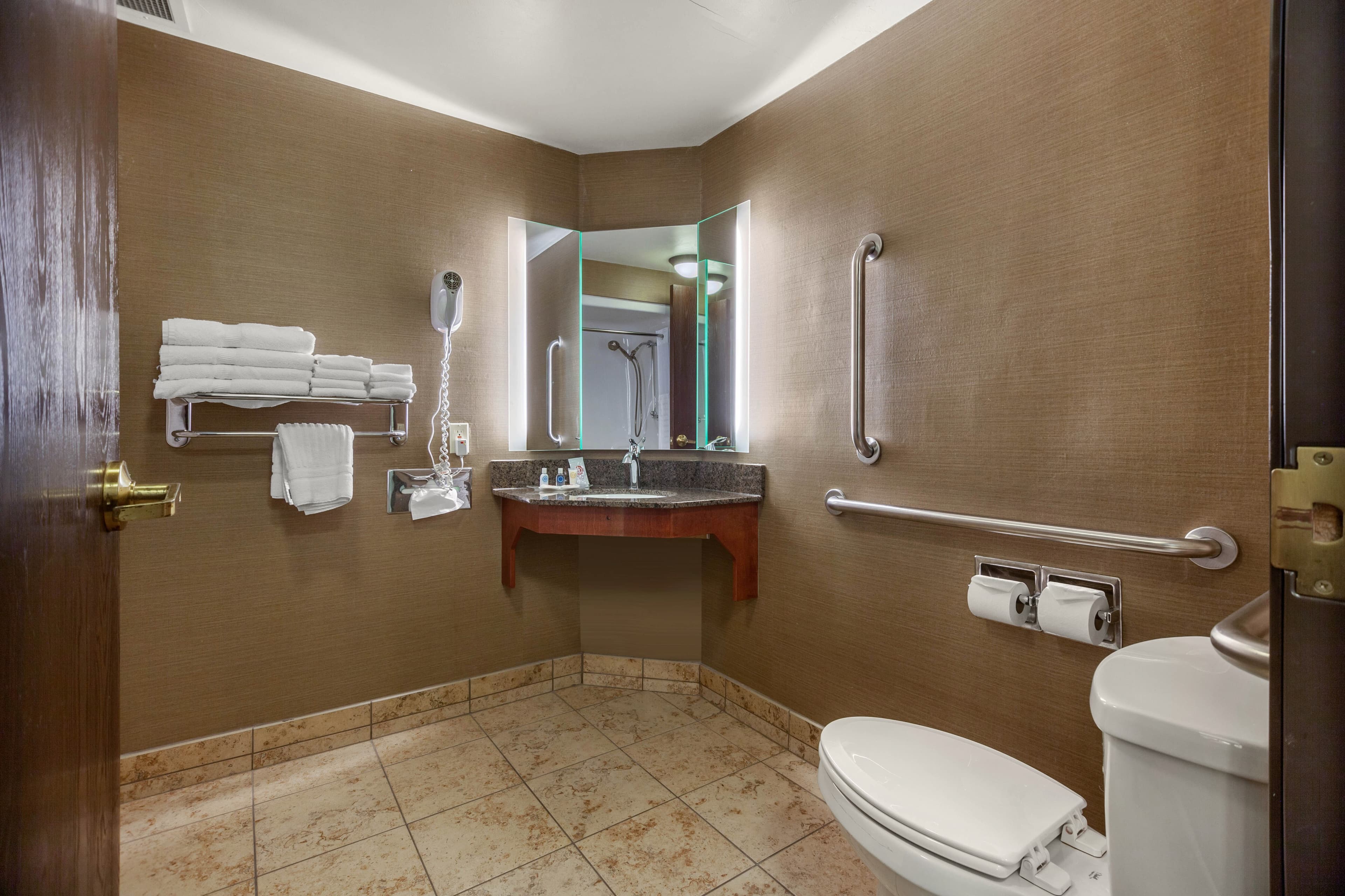 Comfort Suites Green Bay West — 7