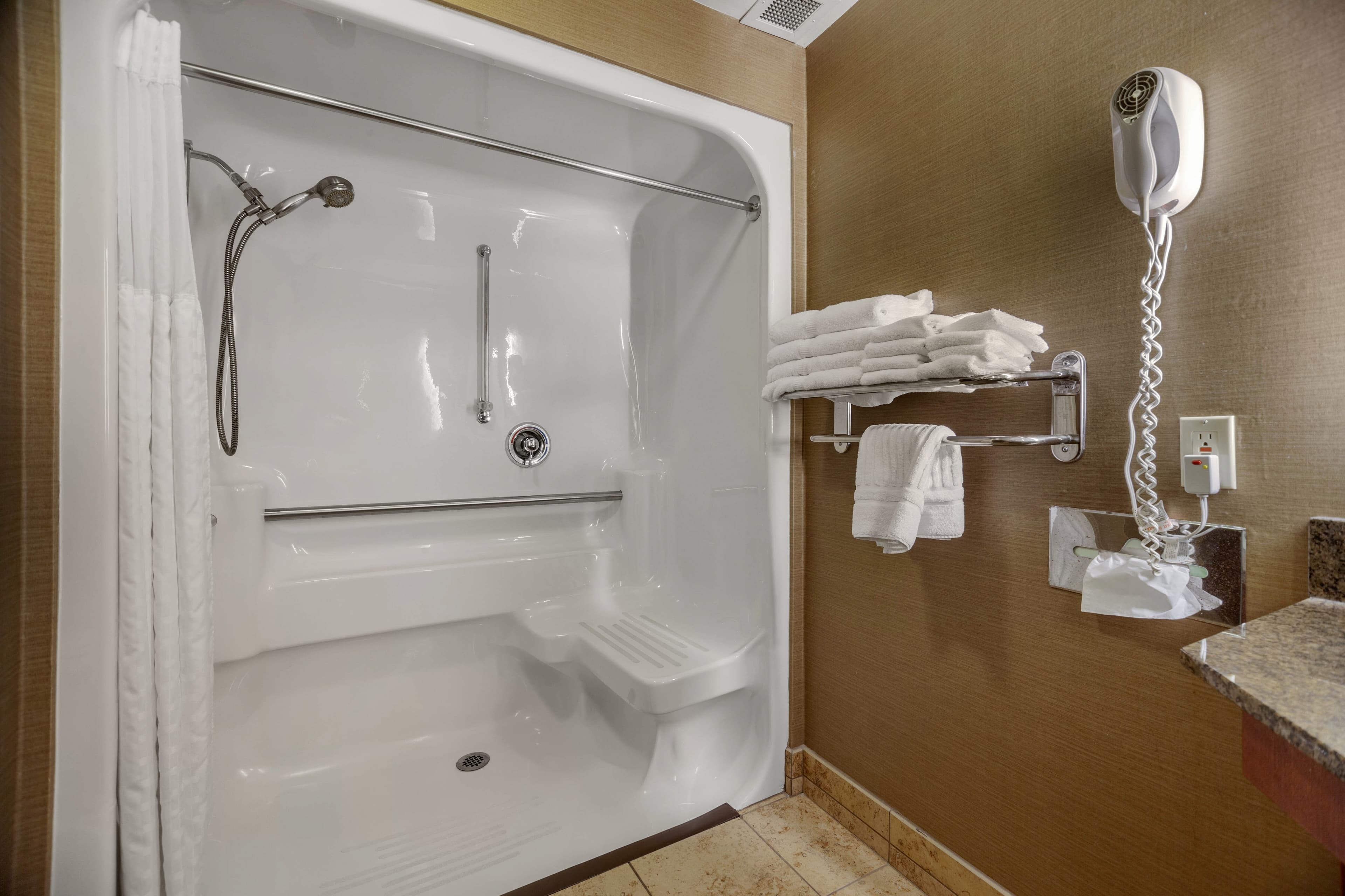Comfort Suites Green Bay West — 8