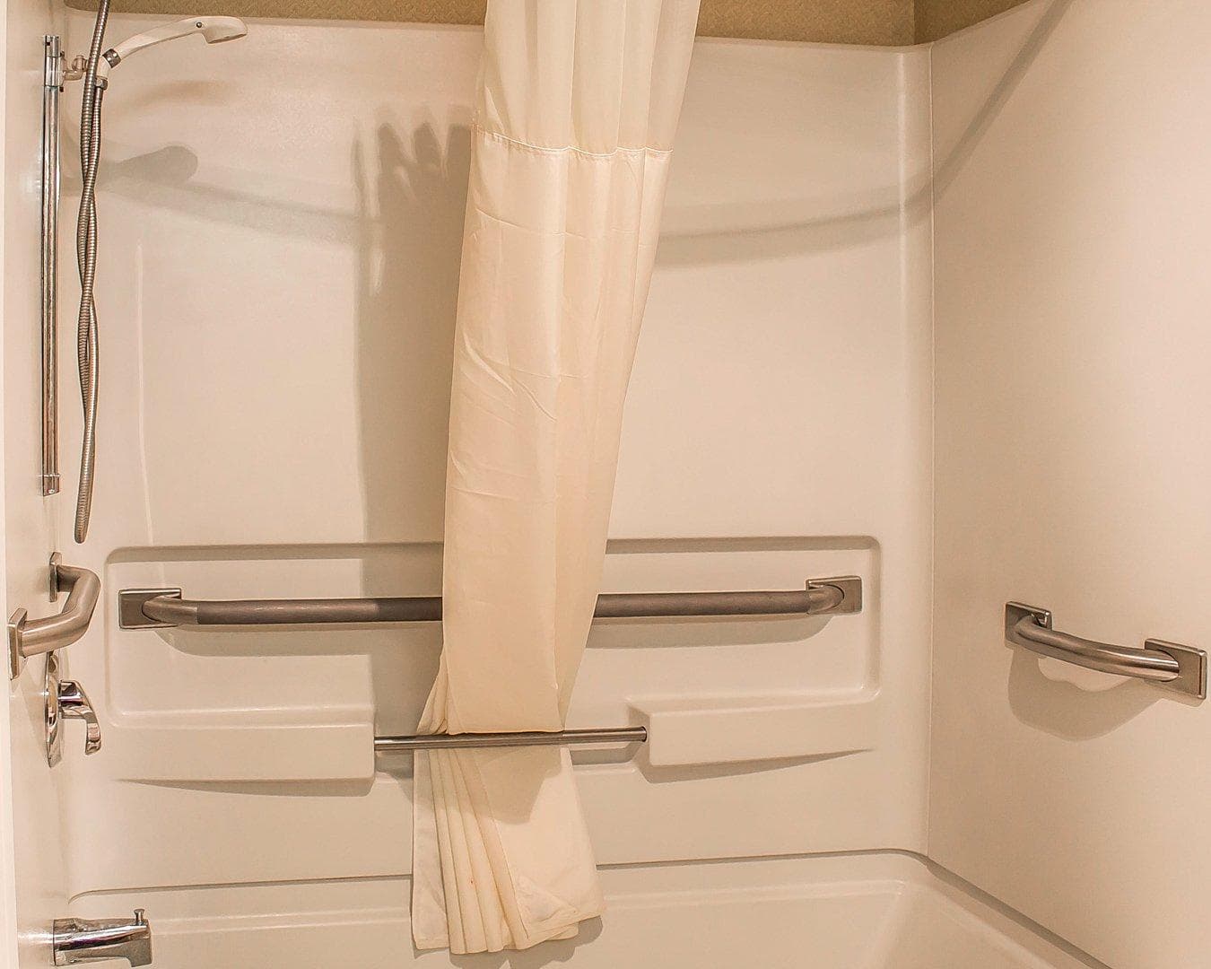 Quality Inn & Suites Sturgeon Bay - Image 4