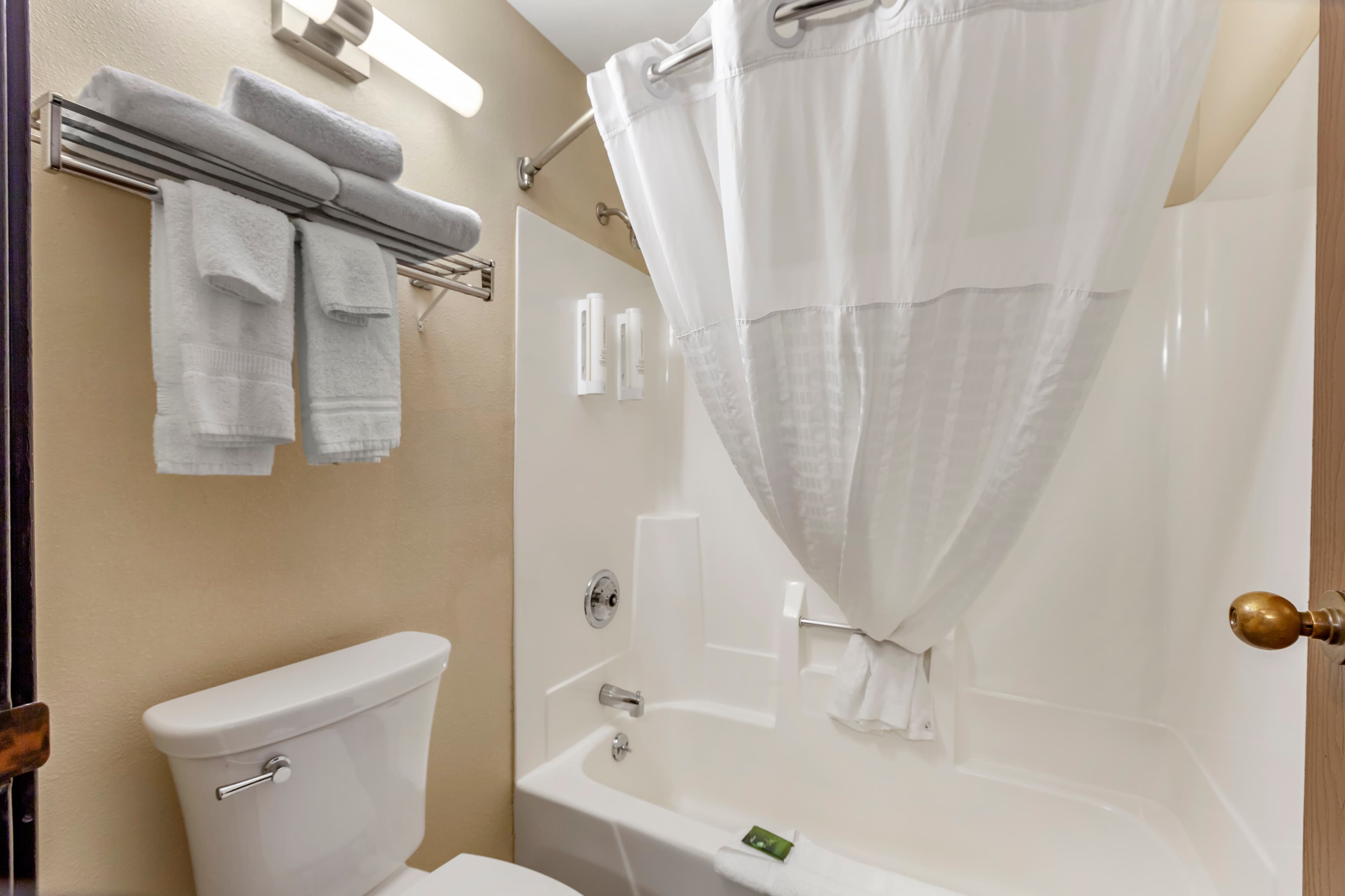 Clarion Pointe Racine - Mount Pleasant — 9