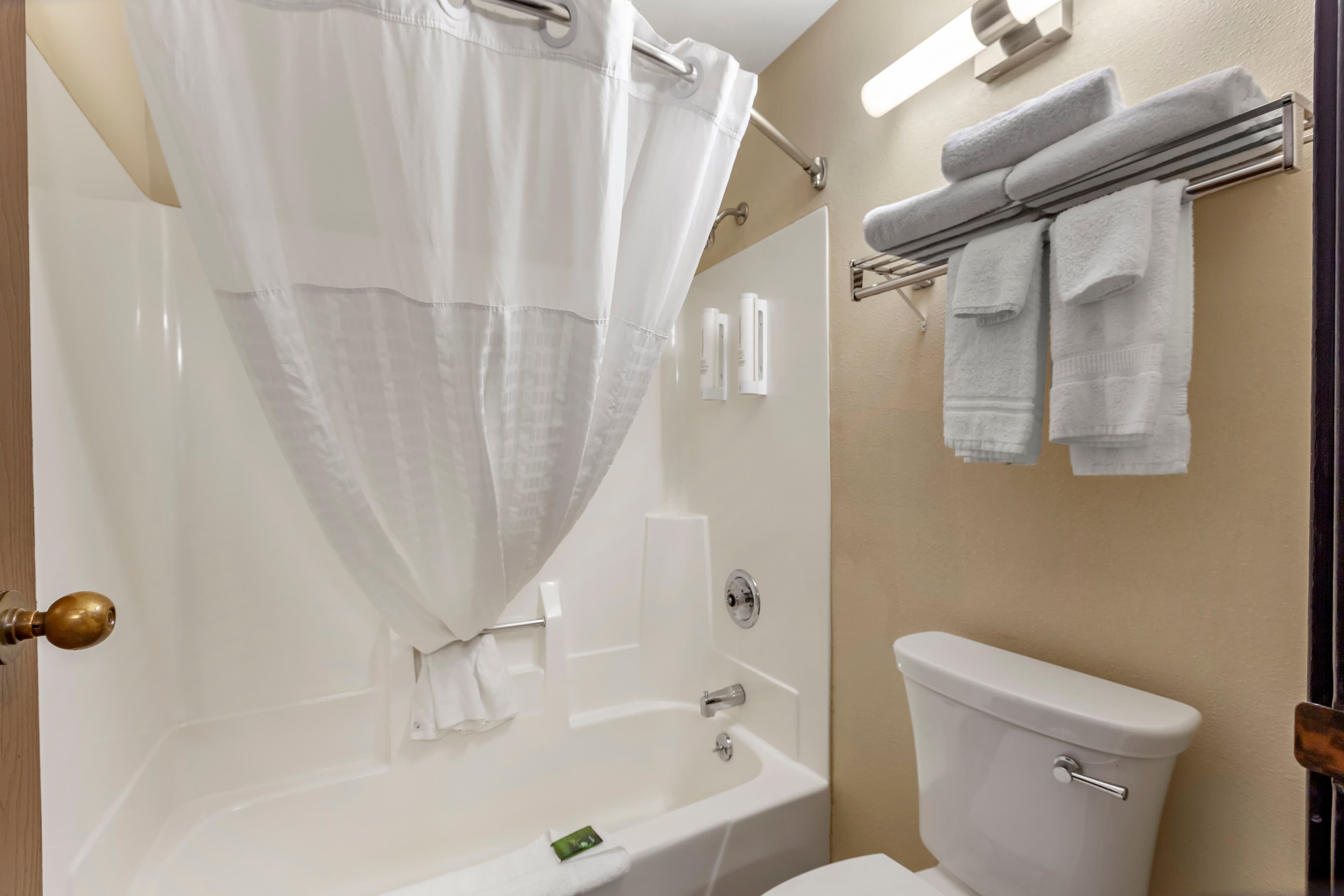 Clarion Pointe Racine - Mount Pleasant — 17